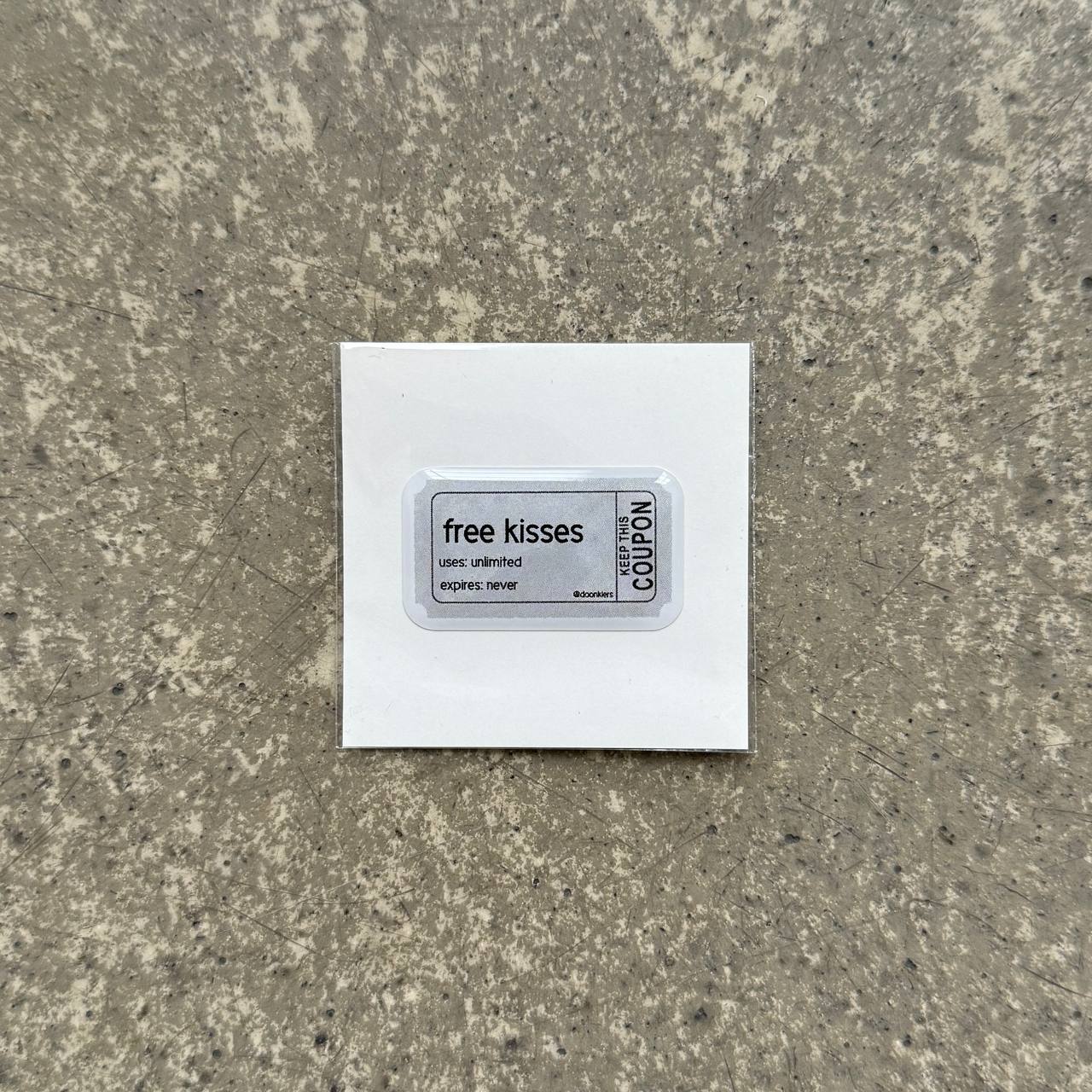 Об'ємний 3D стікер - Free Kisses (29)