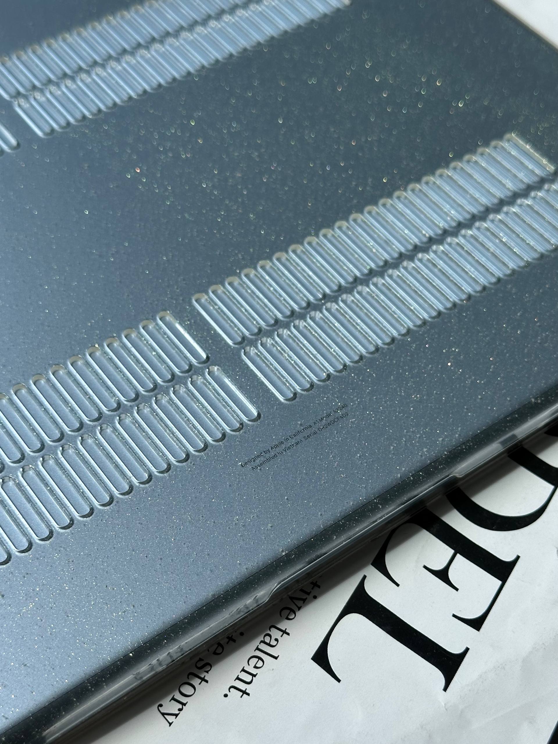 Чехол-накладка HardShell с блестками на MacBook Air 15,3" (2023-2026)