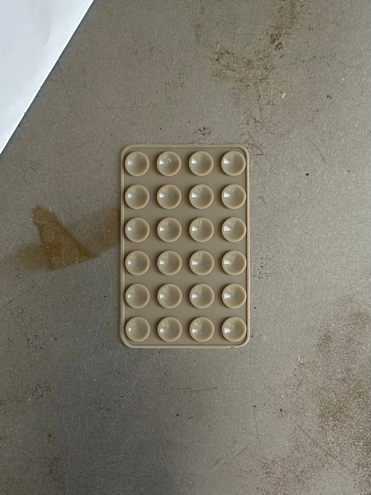 Тримач ліппер з присосками односторонній Taupe (12)