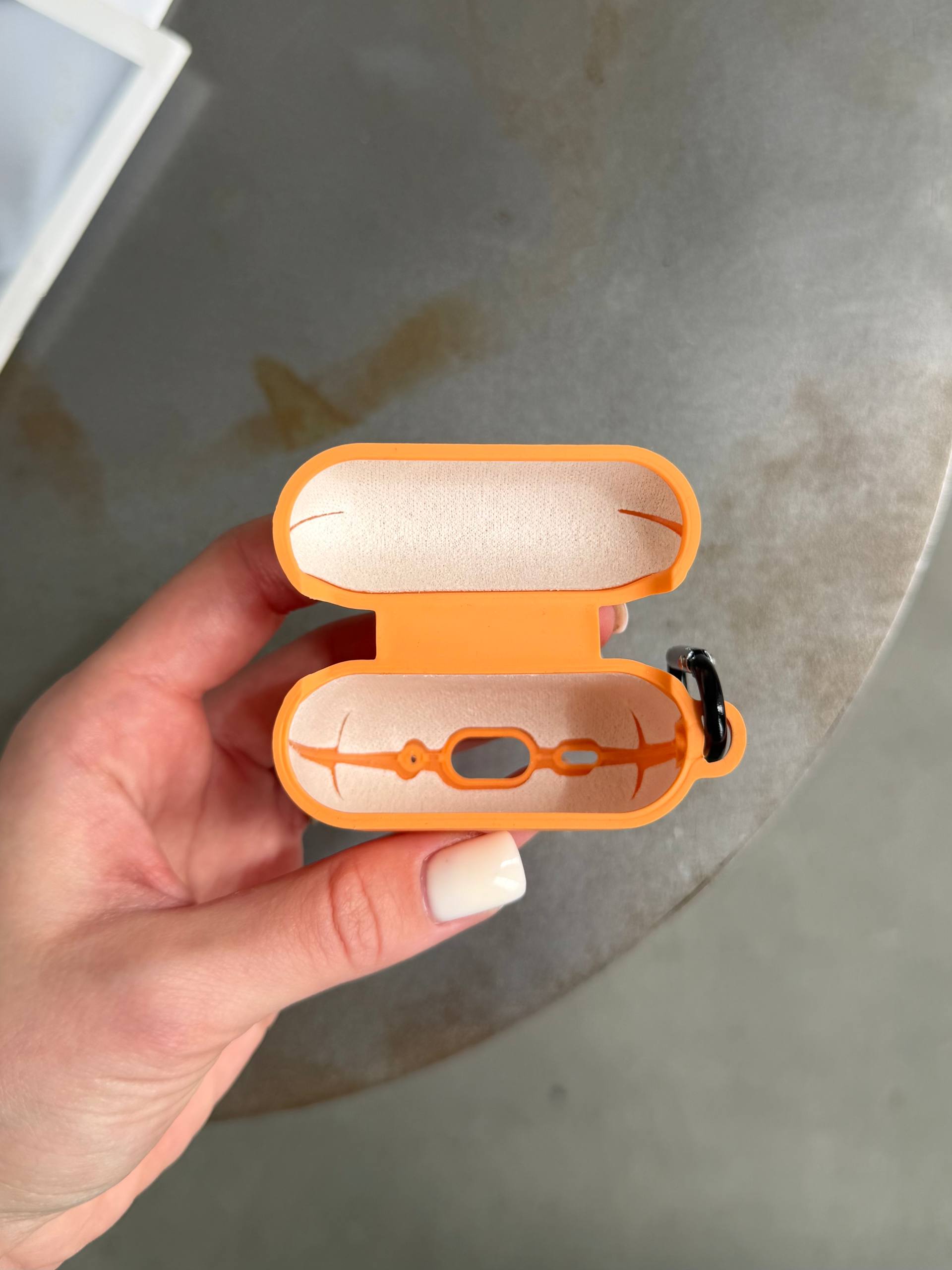 Чехол на AirPods Pro 2 с микрофиброй и карабином Papaya (26)