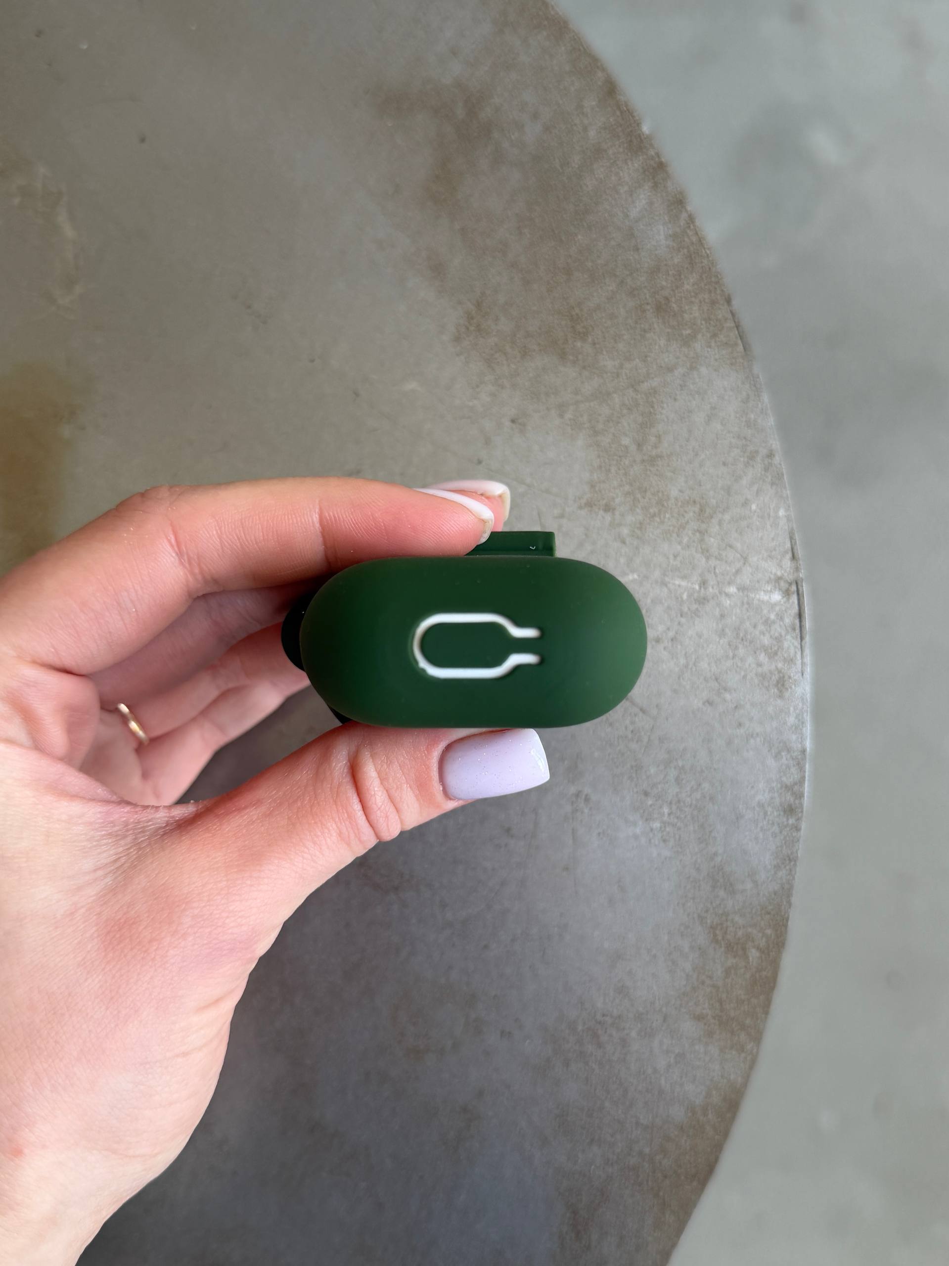 Чехол на AirPods 1 / 2 силиконовый с карабином Pacific Green (18)