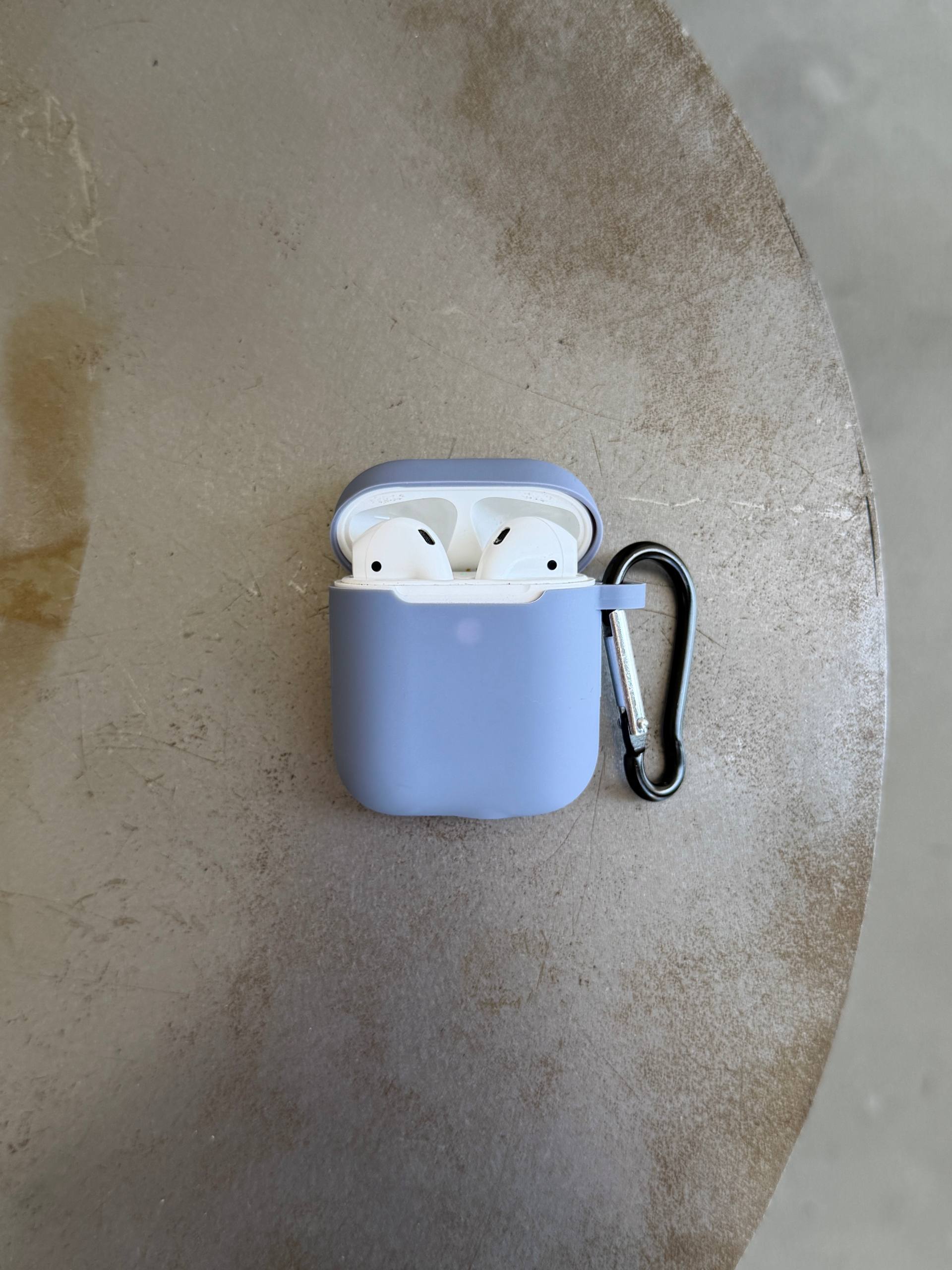 Чехол на AirPods 1 / 2 силиконовый с карабином Lavander Grey (11)