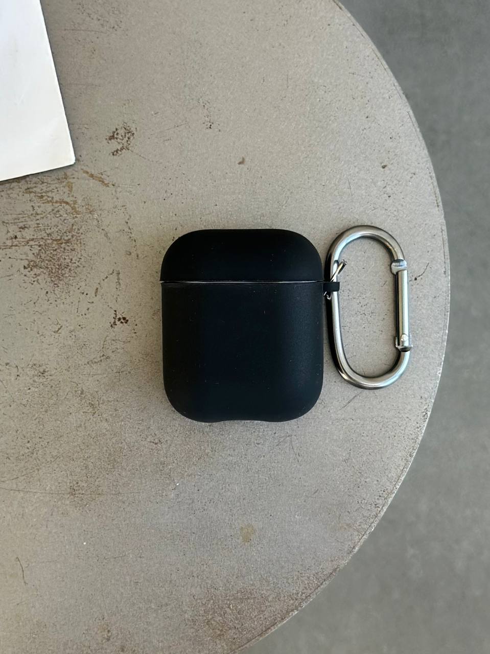 Чехол на AirPods 1/2 с микрофиброй и карабином Black (01)