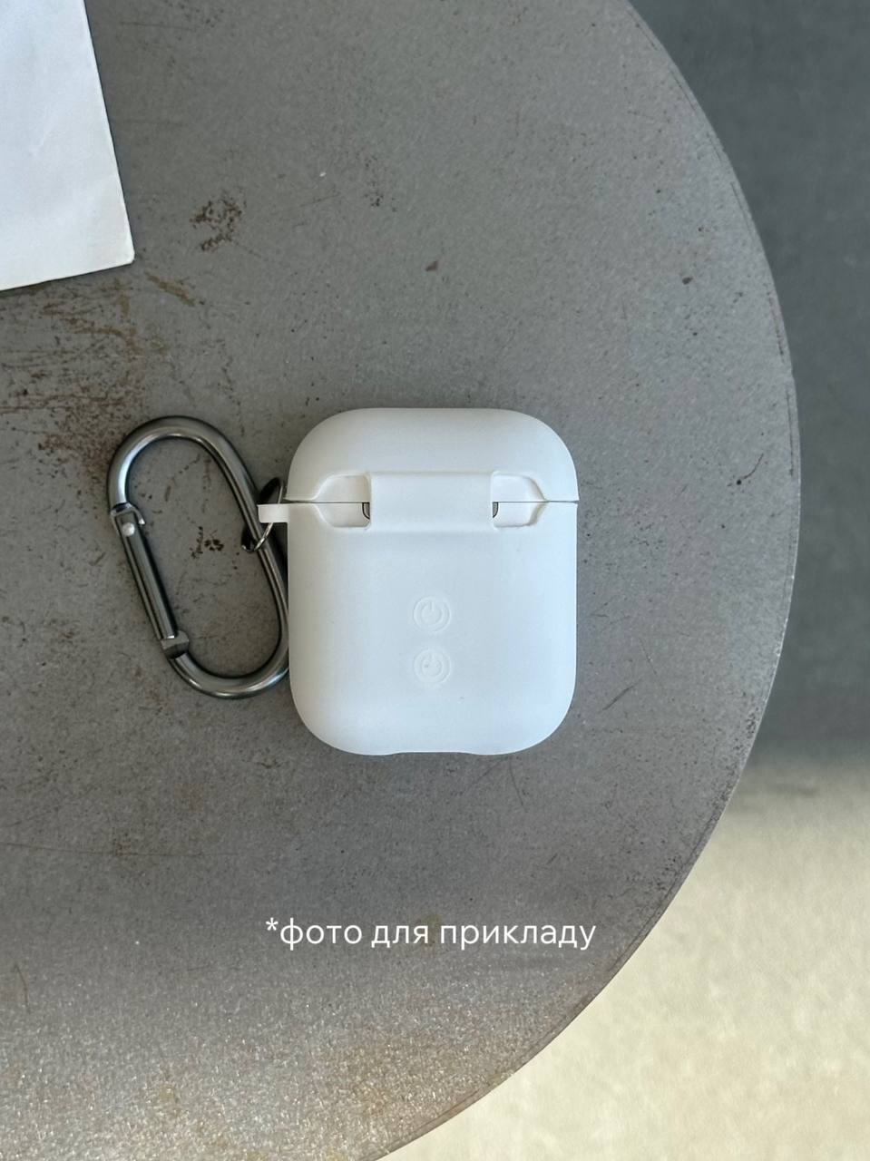 Чехол на AirPods 1 / 2 с микрофиброй и карабином Grape (06)