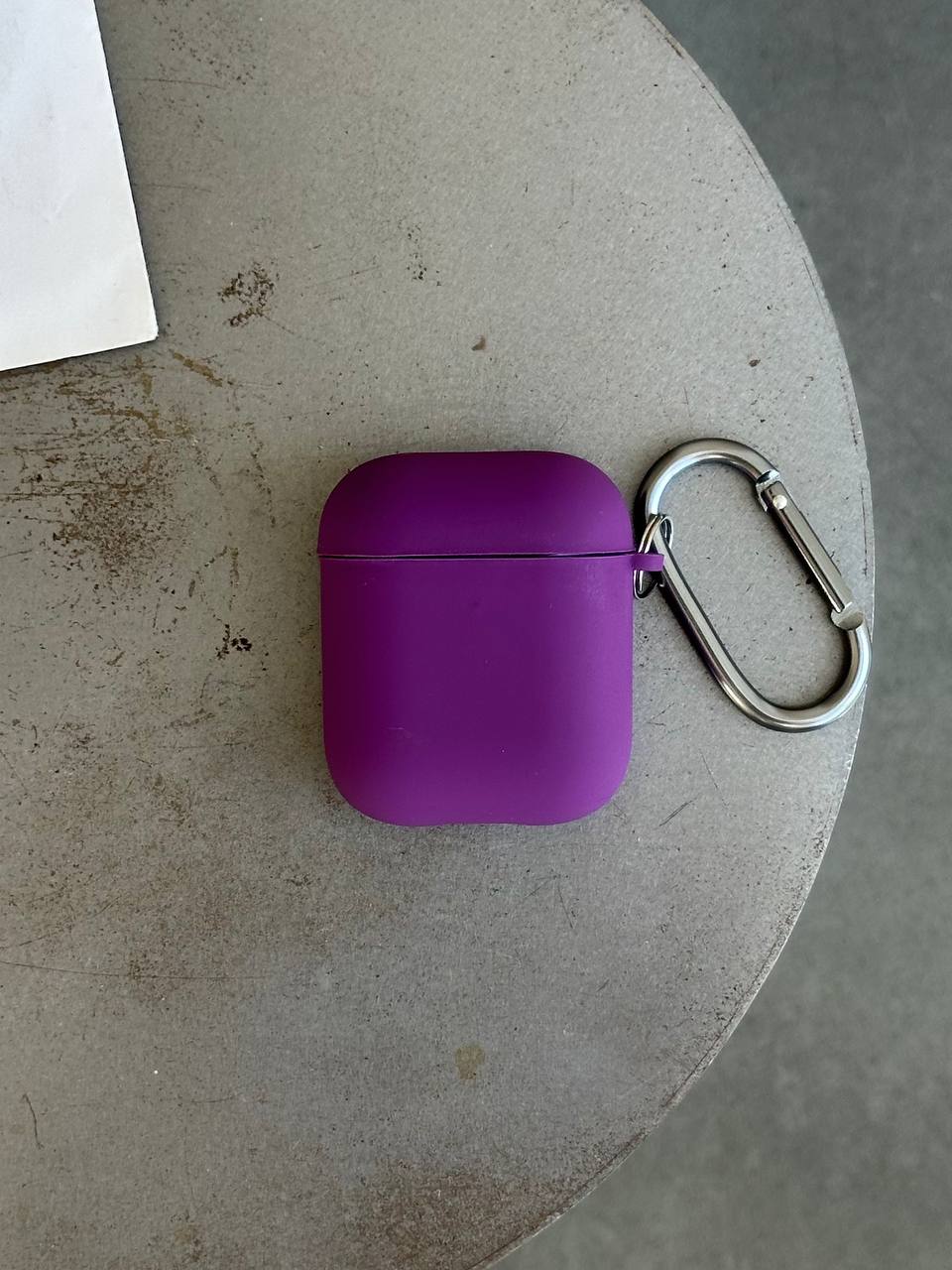 Чехол на AirPods 1 / 2 с микрофиброй и карабином Grape (06)