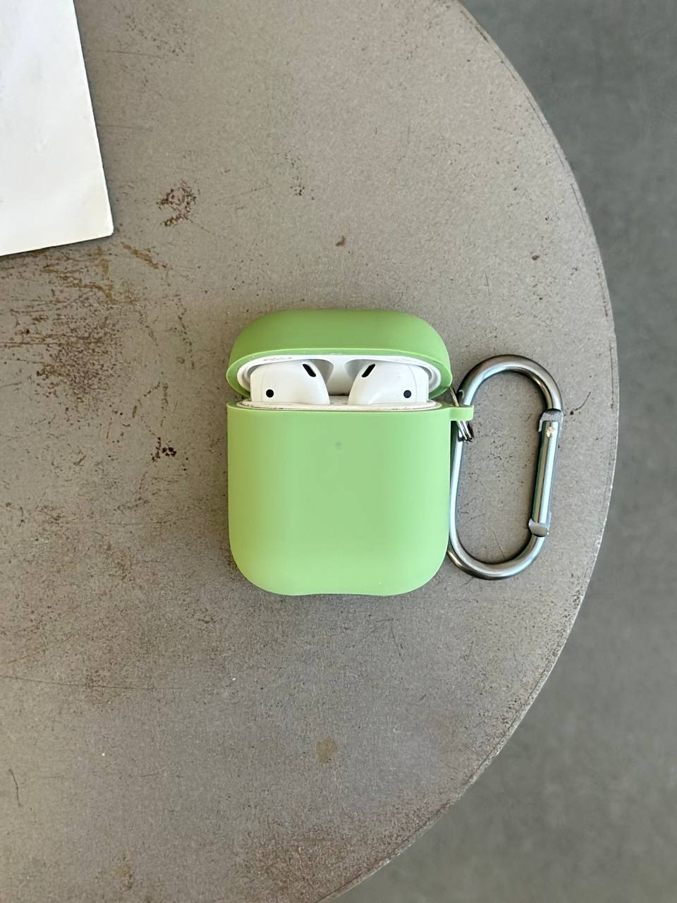 Чехол на AirPods 1 / 2 с микрофиброй и карабином Mint Gum (04)