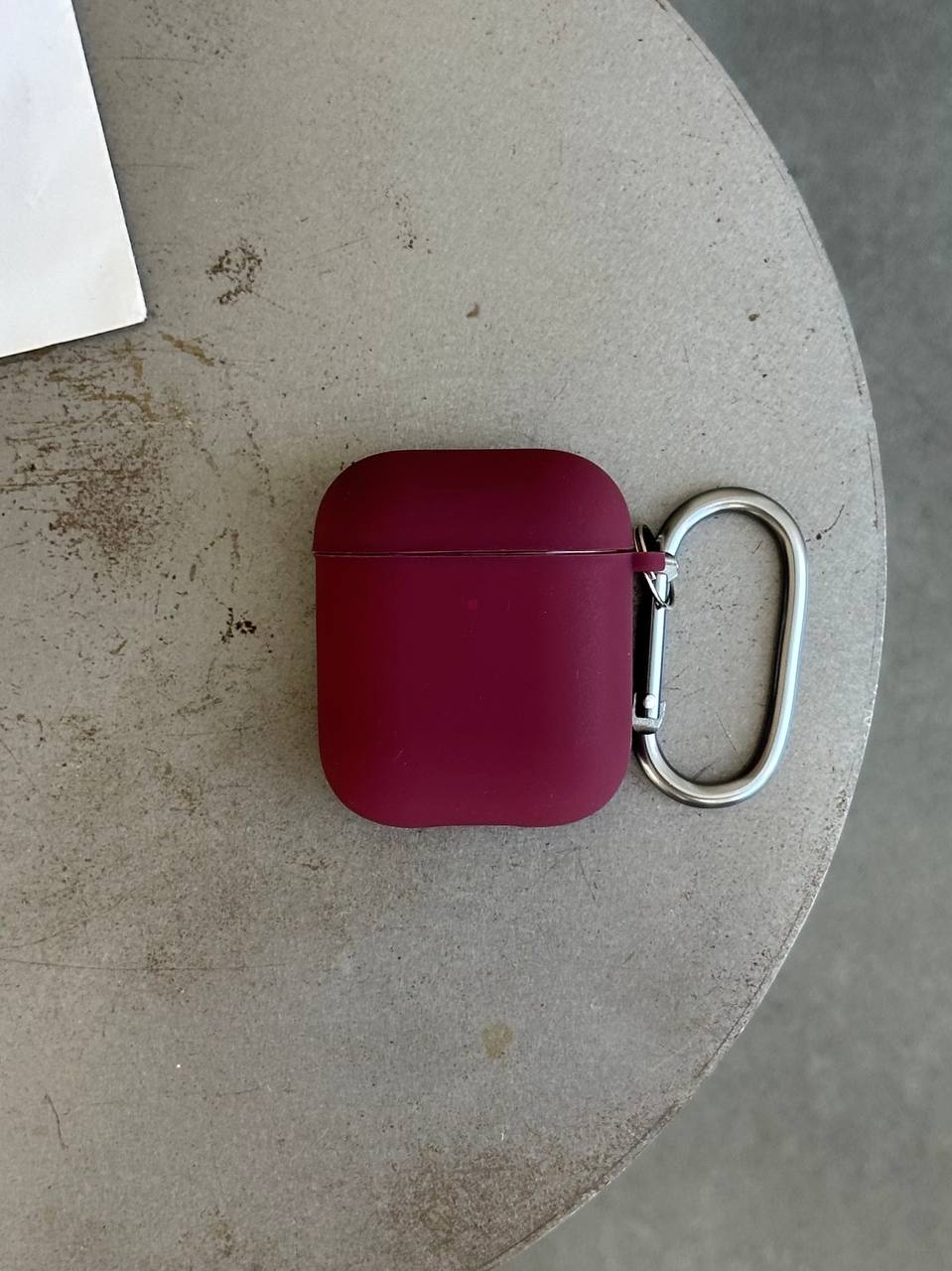 Чехол на AirPods 1/2 с микрофиброй и карабином Plum (22)