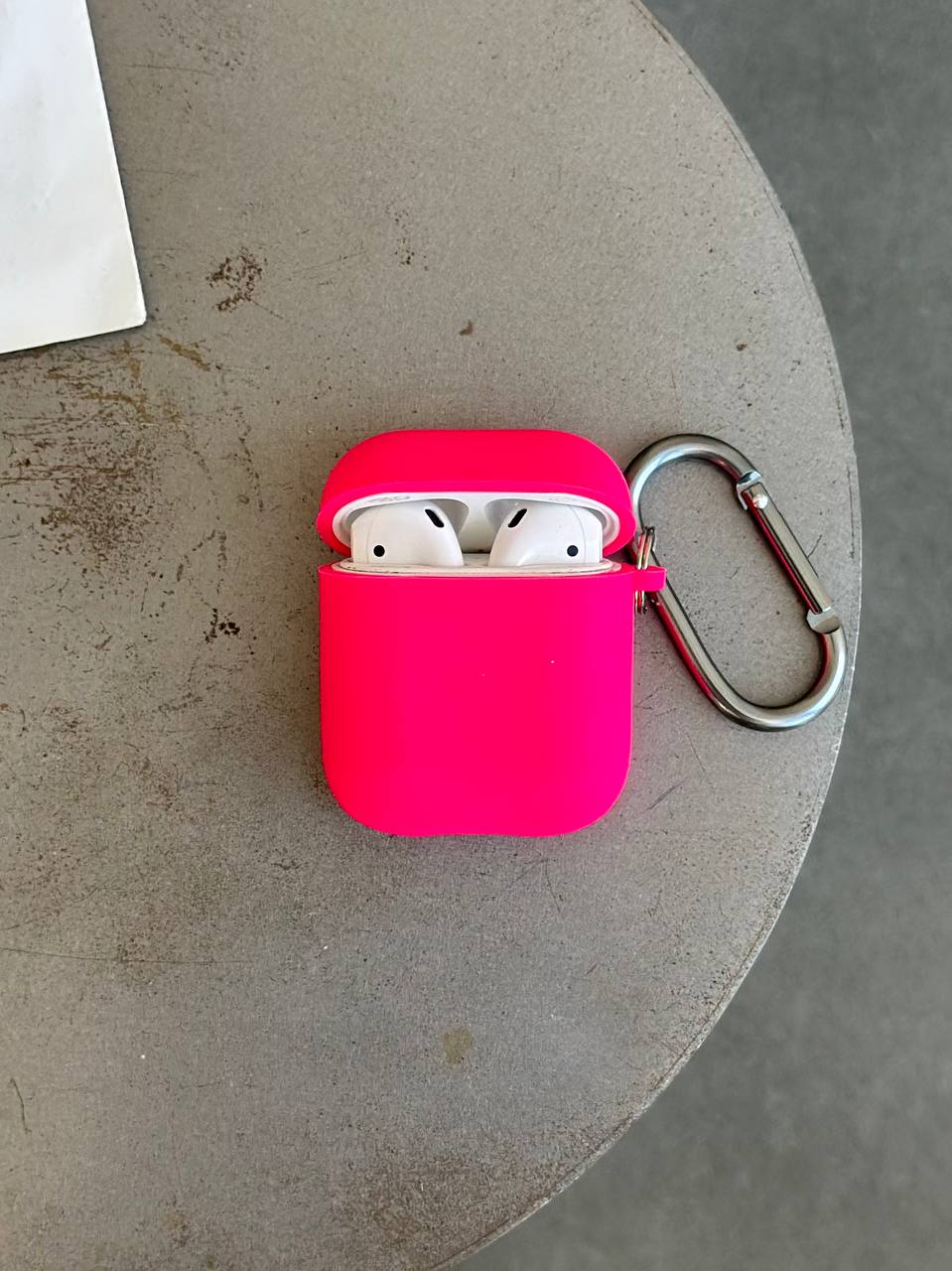 Чехол на AirPods 1 / 2 с микрофиброй и карабином Shiny Pink (09)