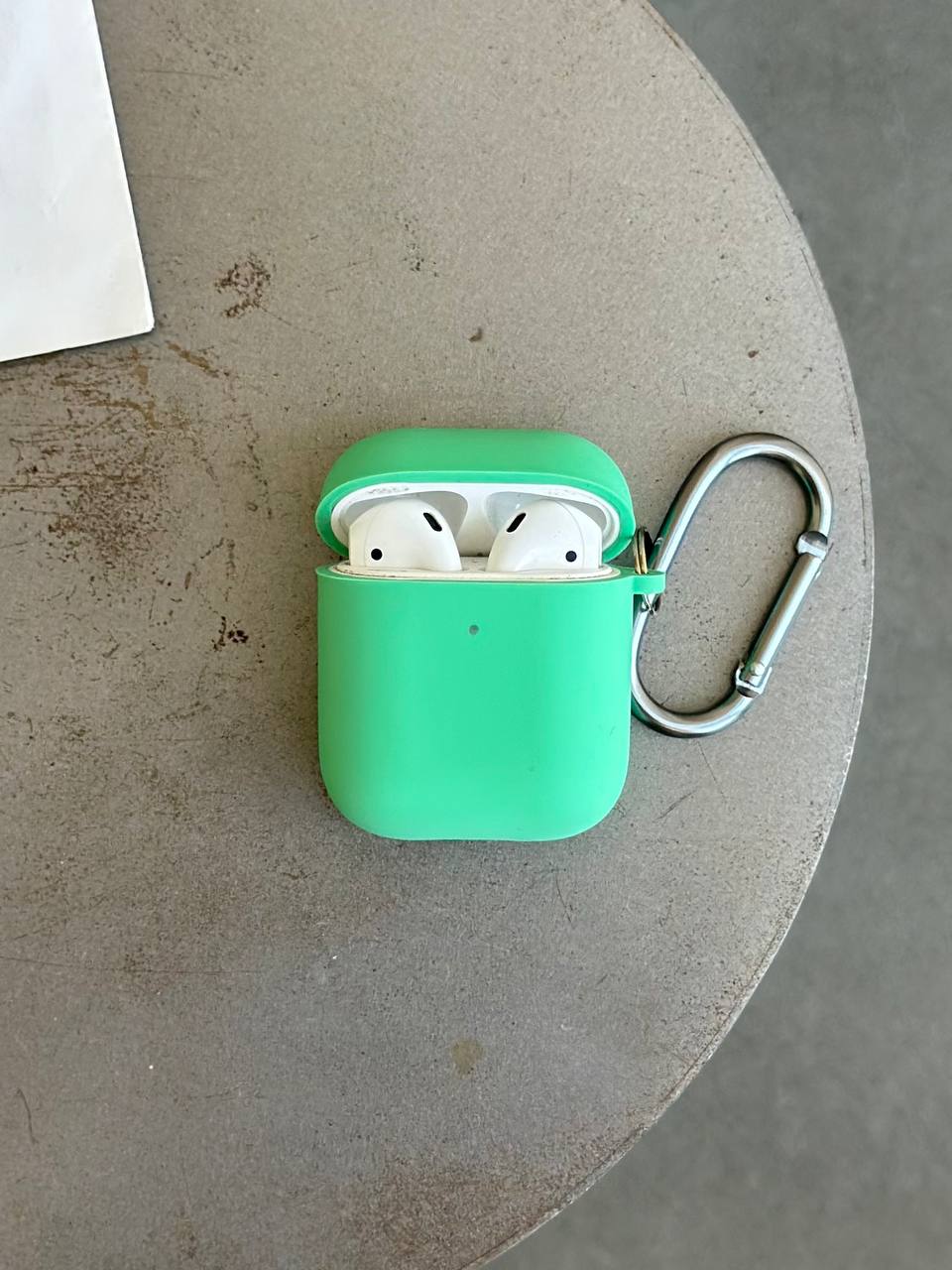 Чехол на AirPods 1 / 2 с микрофиброй и карабином Spearmint (17)