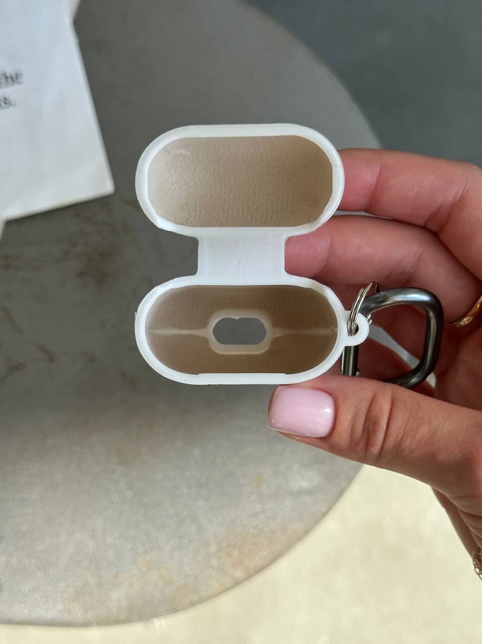 Чохол на AirPods 1 / 2 із мікрофіброю та карабіном White (15)