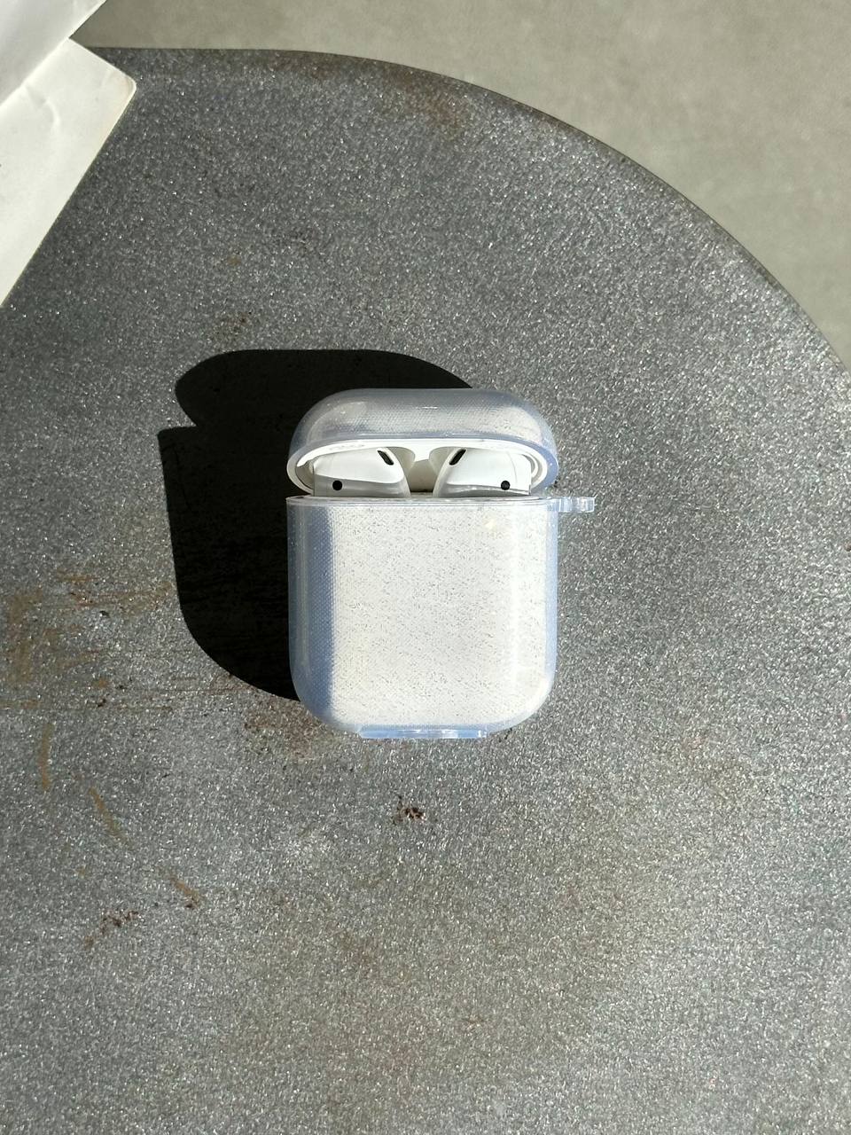 Чехол на AirPods 1 / 2 прозрачный с блестками.