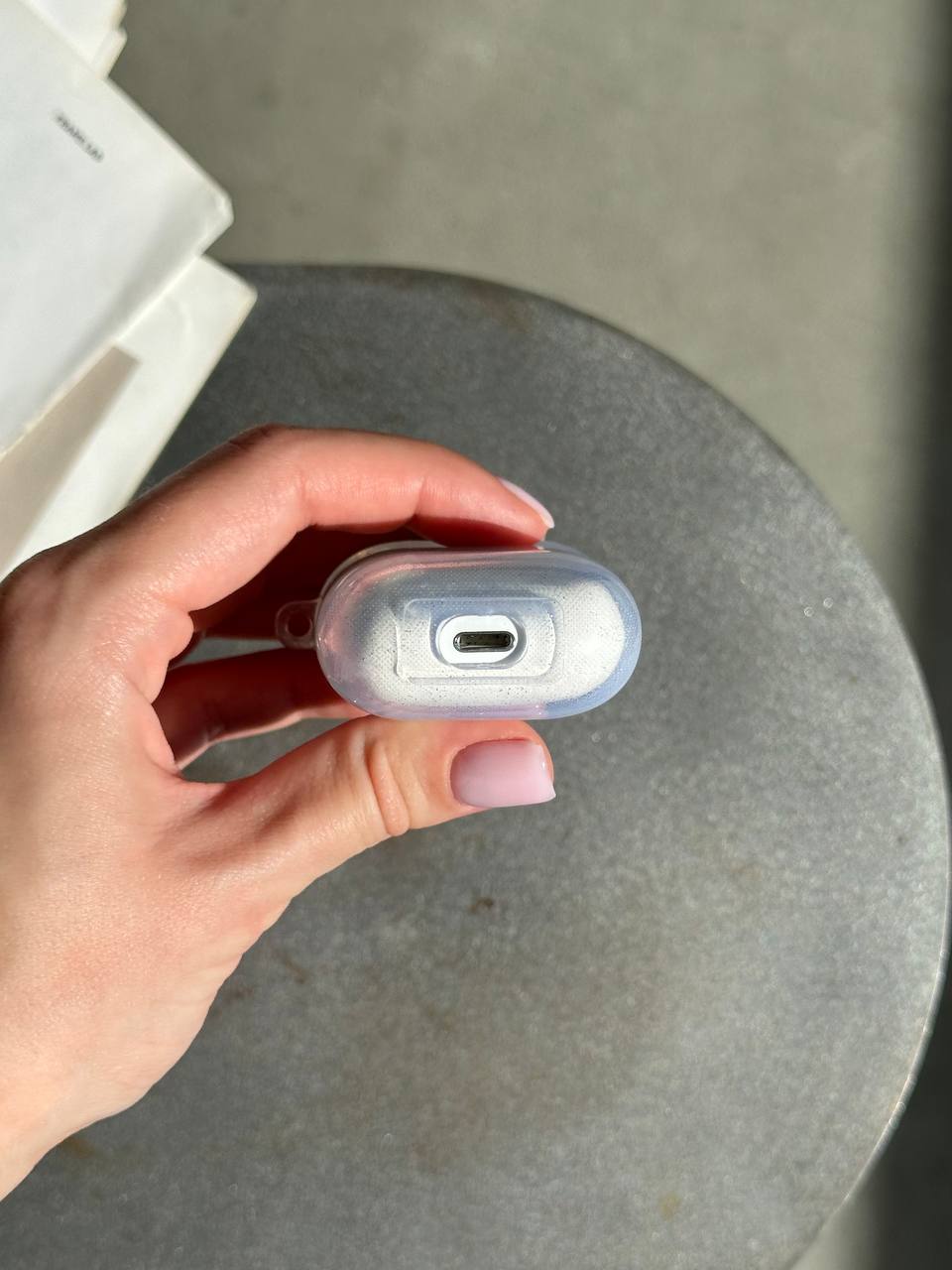 Чехол на AirPods 1 / 2 прозрачный с блестками.