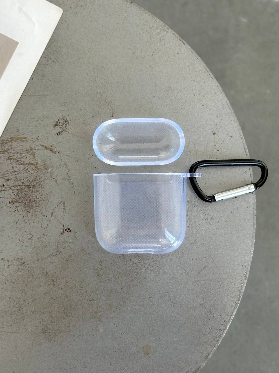 Чохол на AirPods 1 / 2 прозорий з карабіном