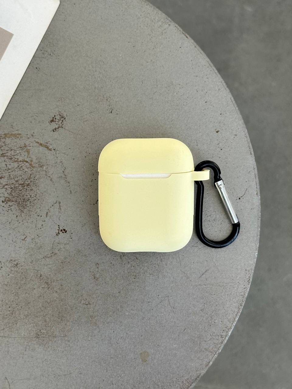 Чохол на AirPods 1/2 силіконовий із карабіном Cream Yellow (22)