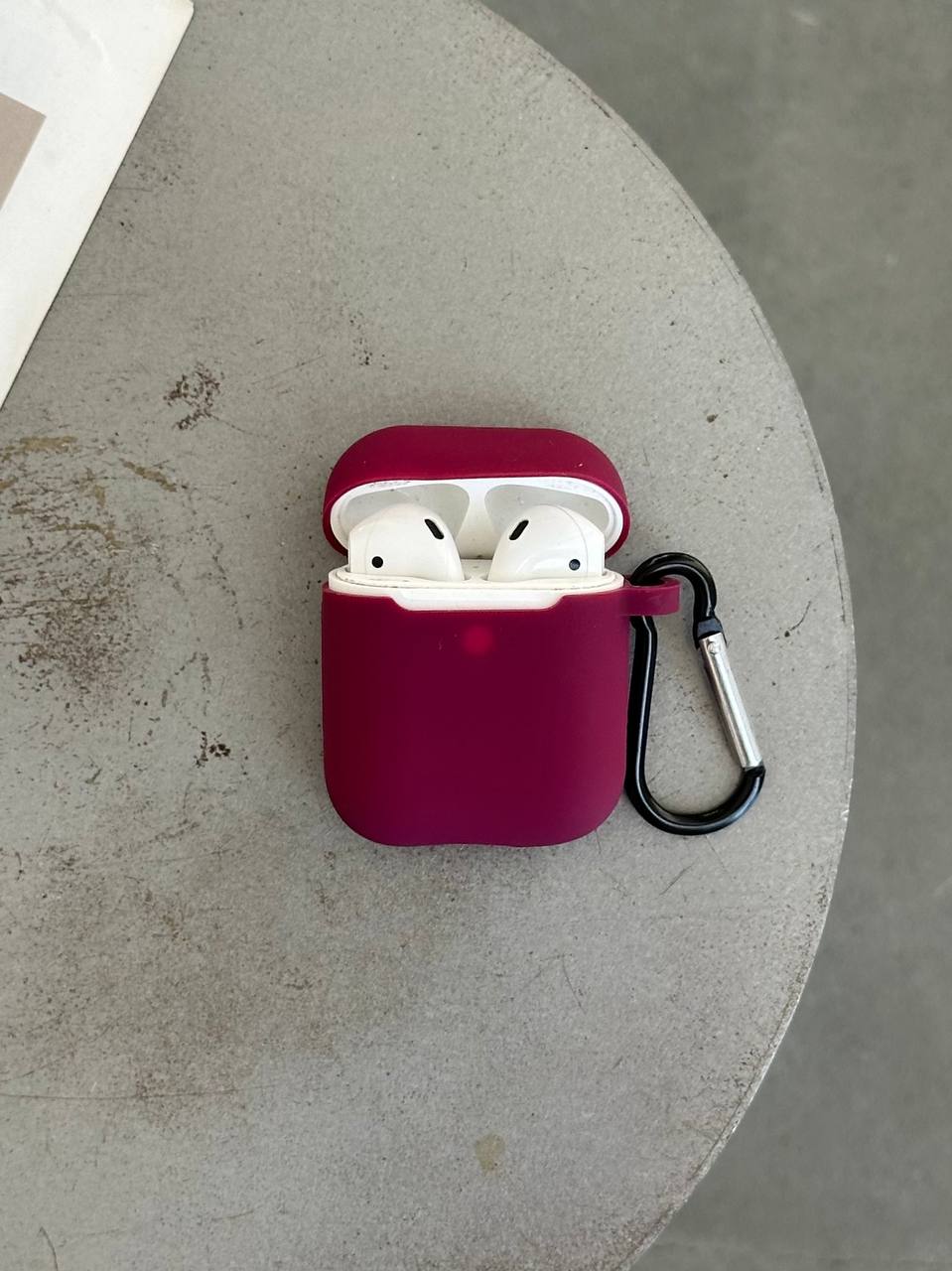 Чехол на AirPods 1 / 2 силиконовый с карабином Marsala (19)