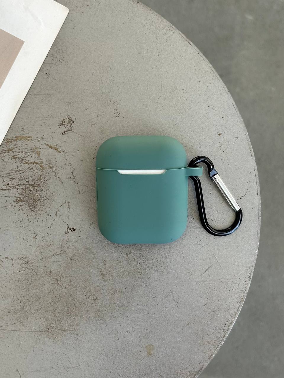Чохол на AirPods 1/2 силіконовий із карабіном Pine Green (21)