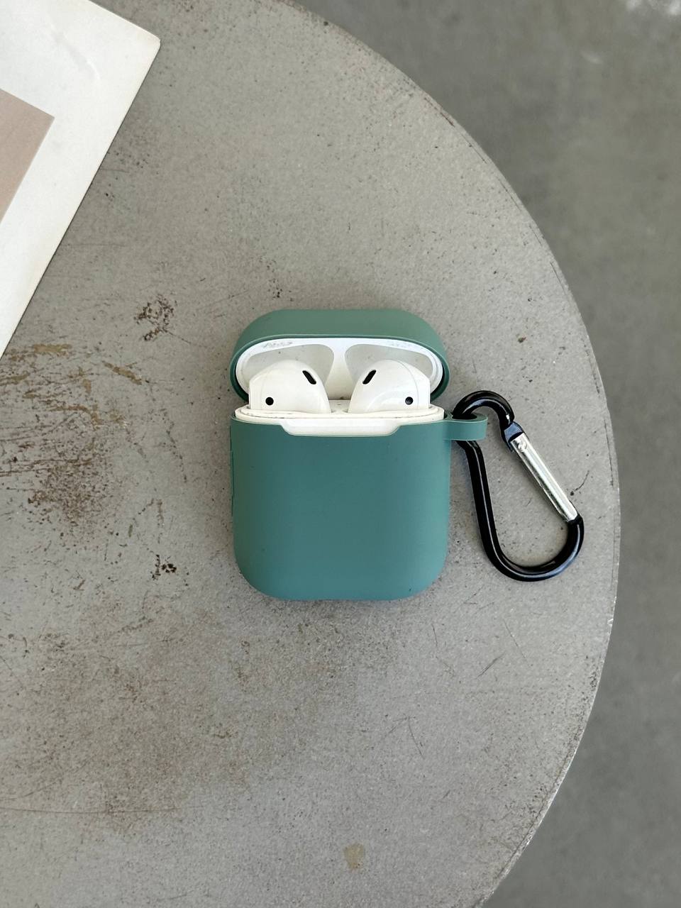 Чохол на AirPods 1 / 2 силіконовий із карабіном Pine Green (21)