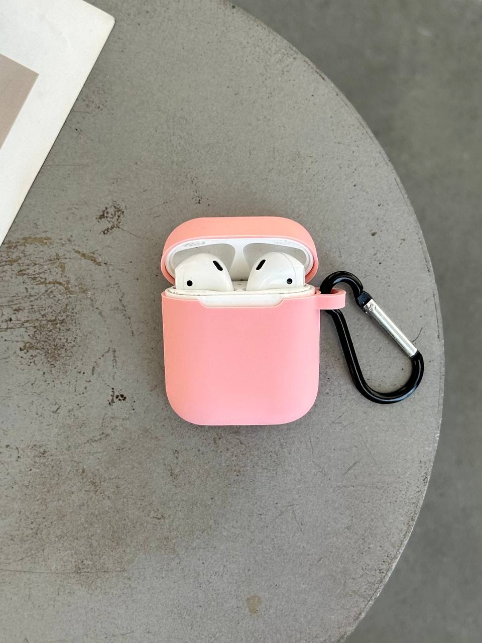 Чехол на AirPods 1 / 2 силиконовый с карабином Pink (08)