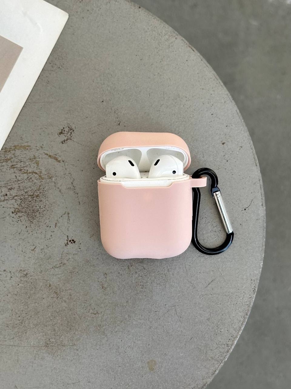 Чехол на AirPods 1 / 2 силиконовый с карабином Pink Sand (07)