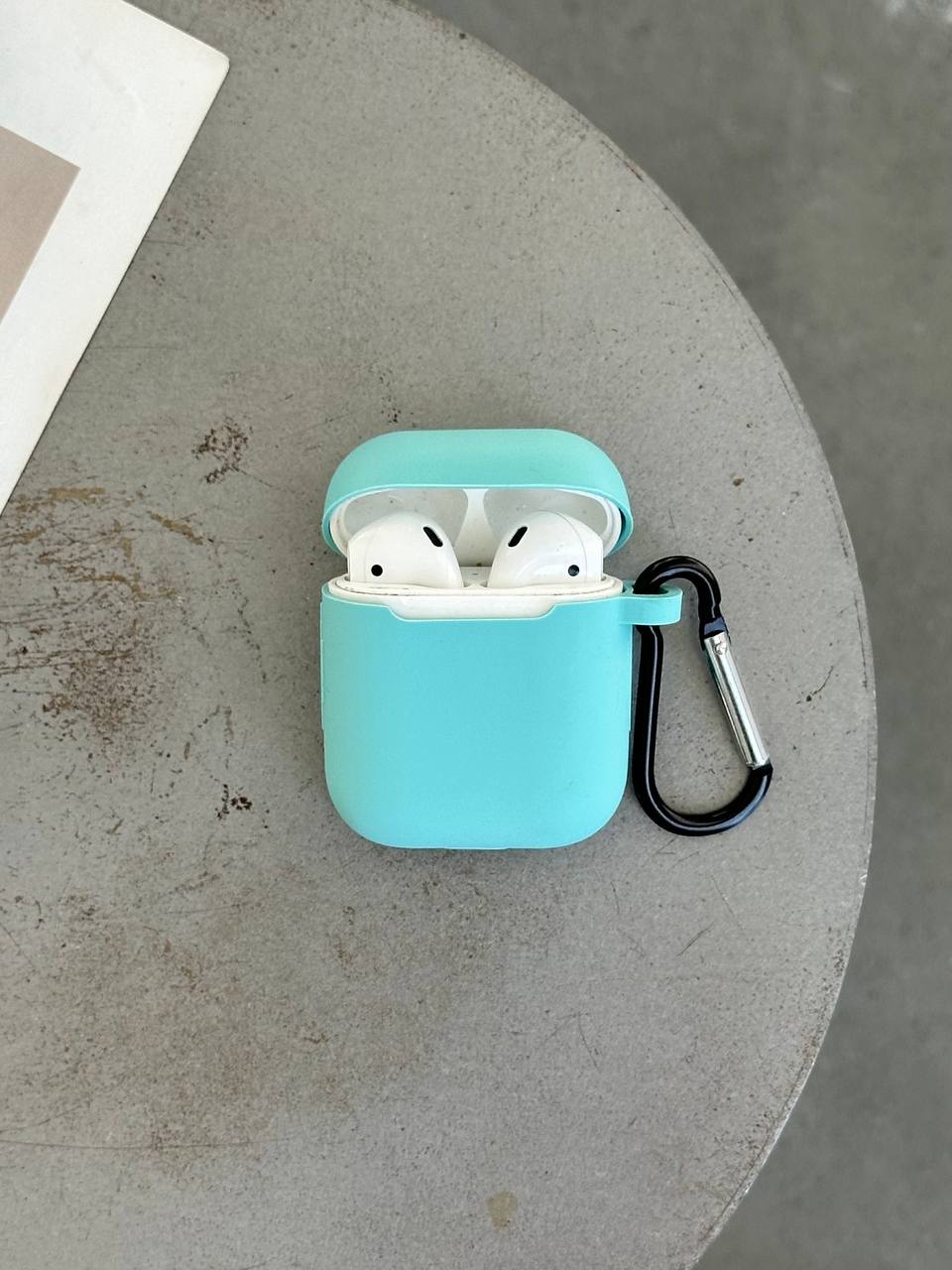 Чехол на AirPods 1 / 2 силиконовый с карабином Sea Blue (06)