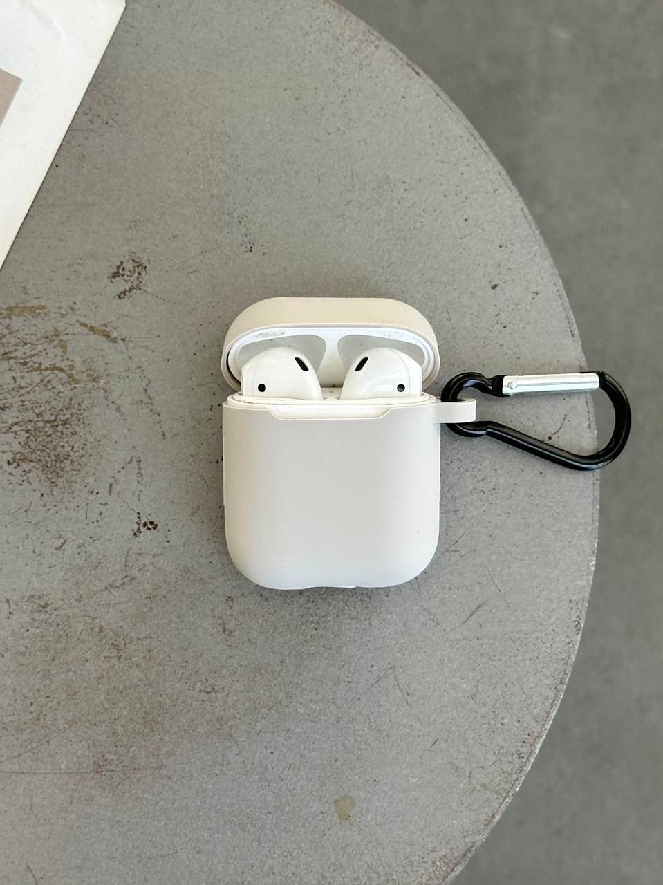 Чохол на AirPods 1 / 2 силіконовий із карабіном Stone (04)