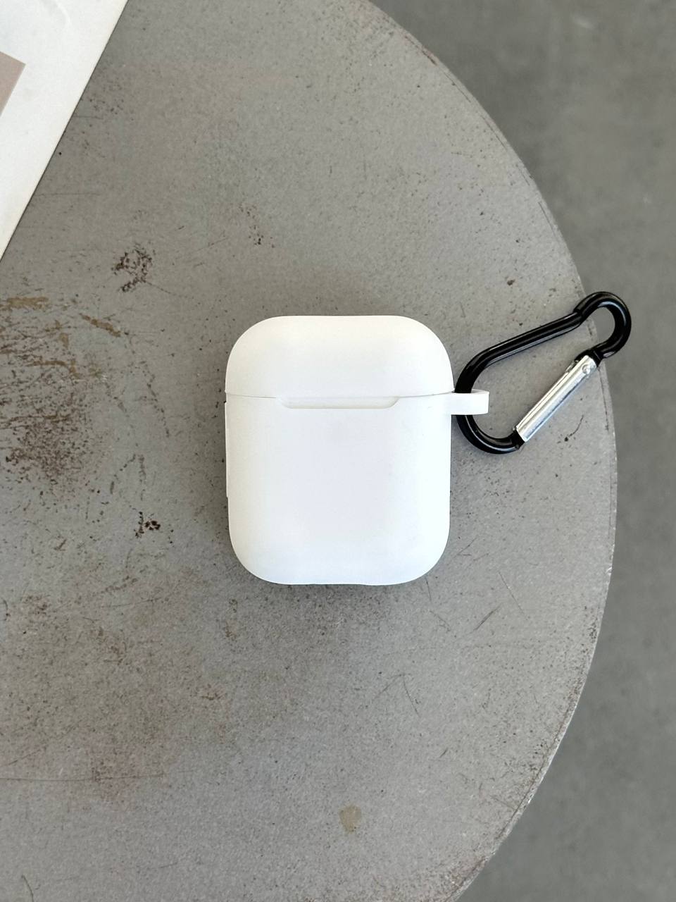 Чохол на AirPods 1/2 силіконовий із карабіном White (02)