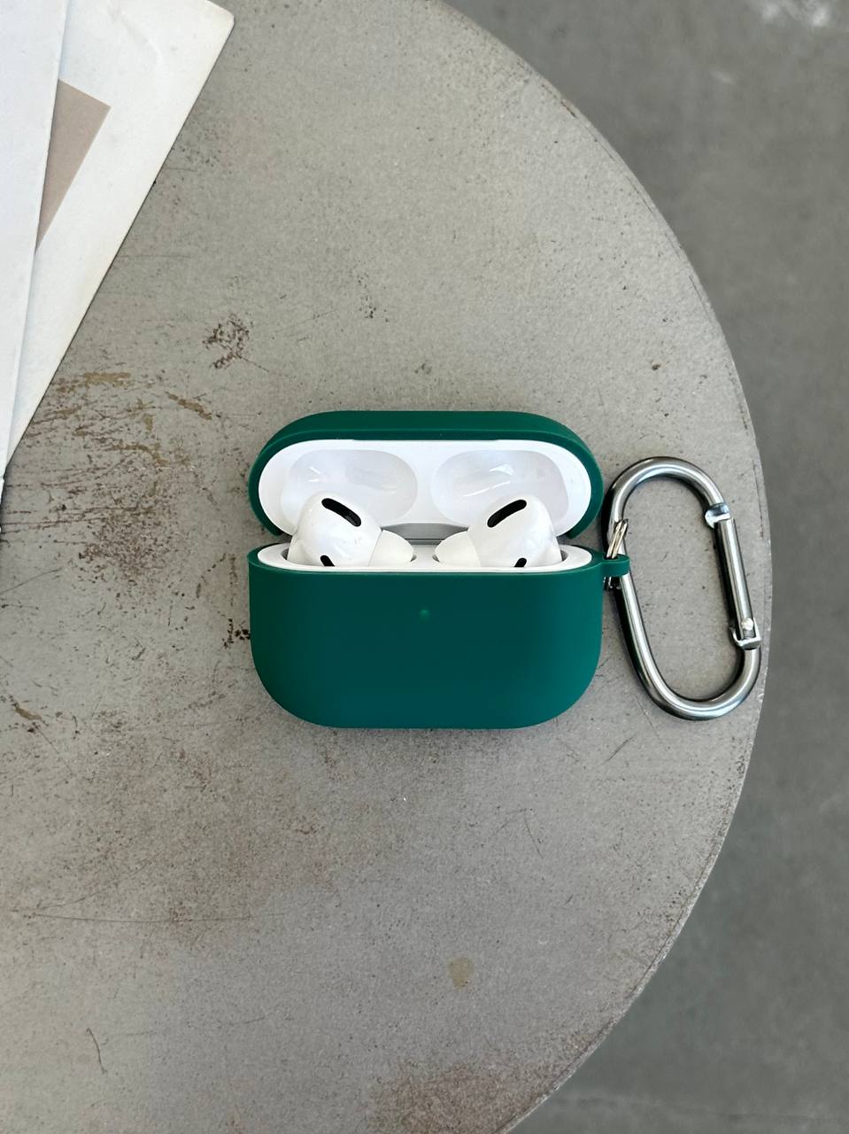 Чехол на AirPods Pro с микрофиброй и карабином Atrovirens (03)
