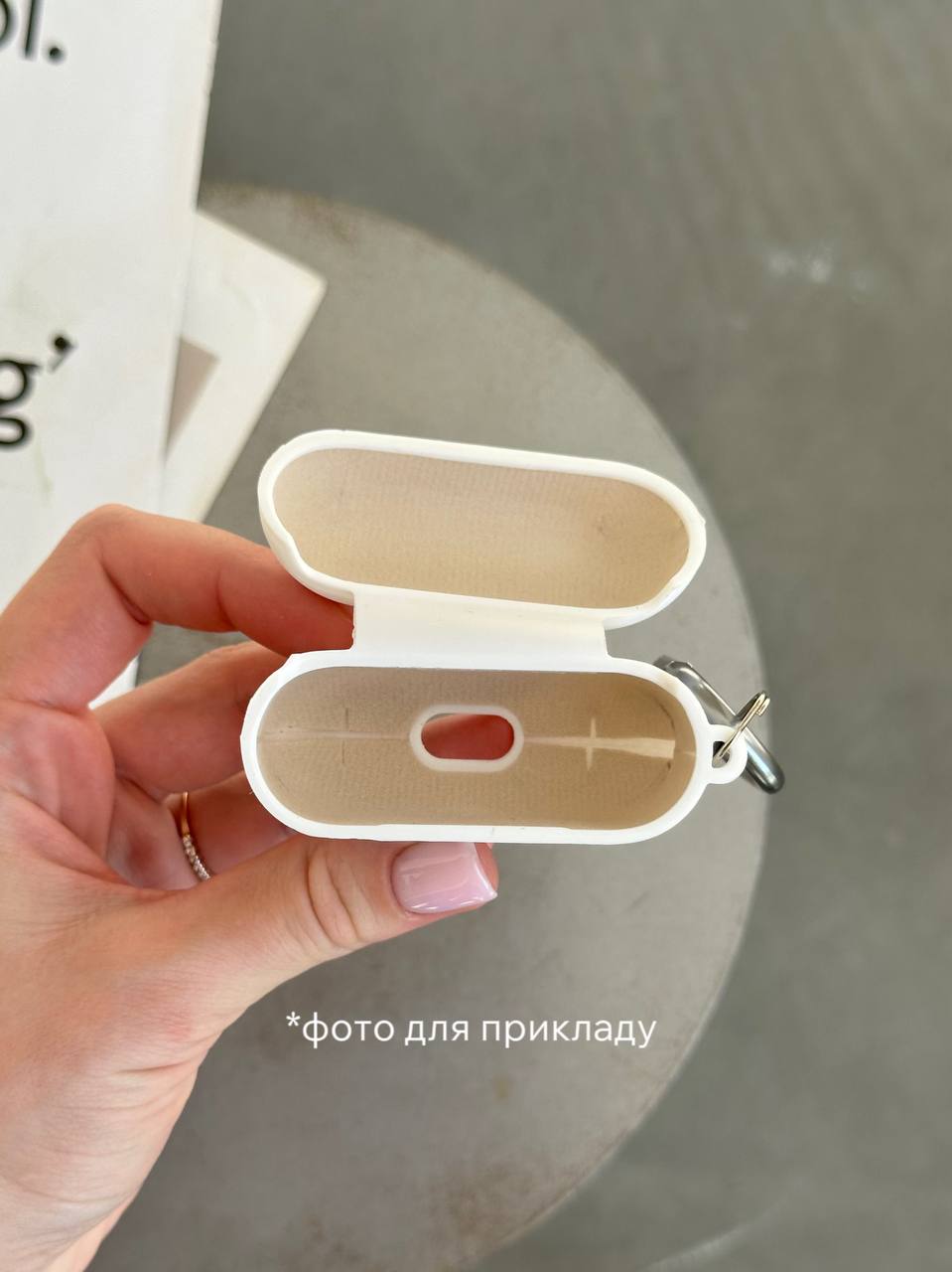 Чехол на AirPods 3 с микрофиброй и карабином Grape (06)