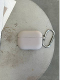 Чохол на AirPods 4 із мікрофіброю та карабіном Pebble (23)