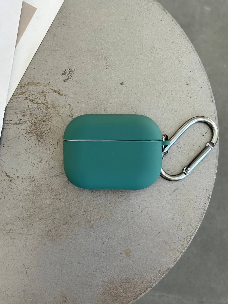 Чохол на AirPods 4 із мікрофіброю та карабіном Pine Green (16)