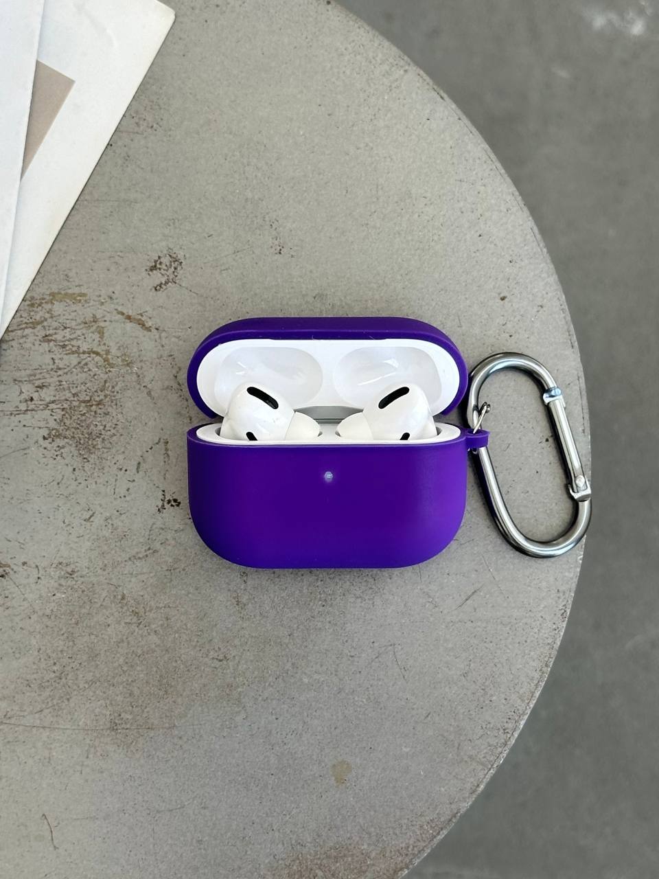 Чехол на AirPods Pro 2 с микрофиброй и карабином Purple (11)