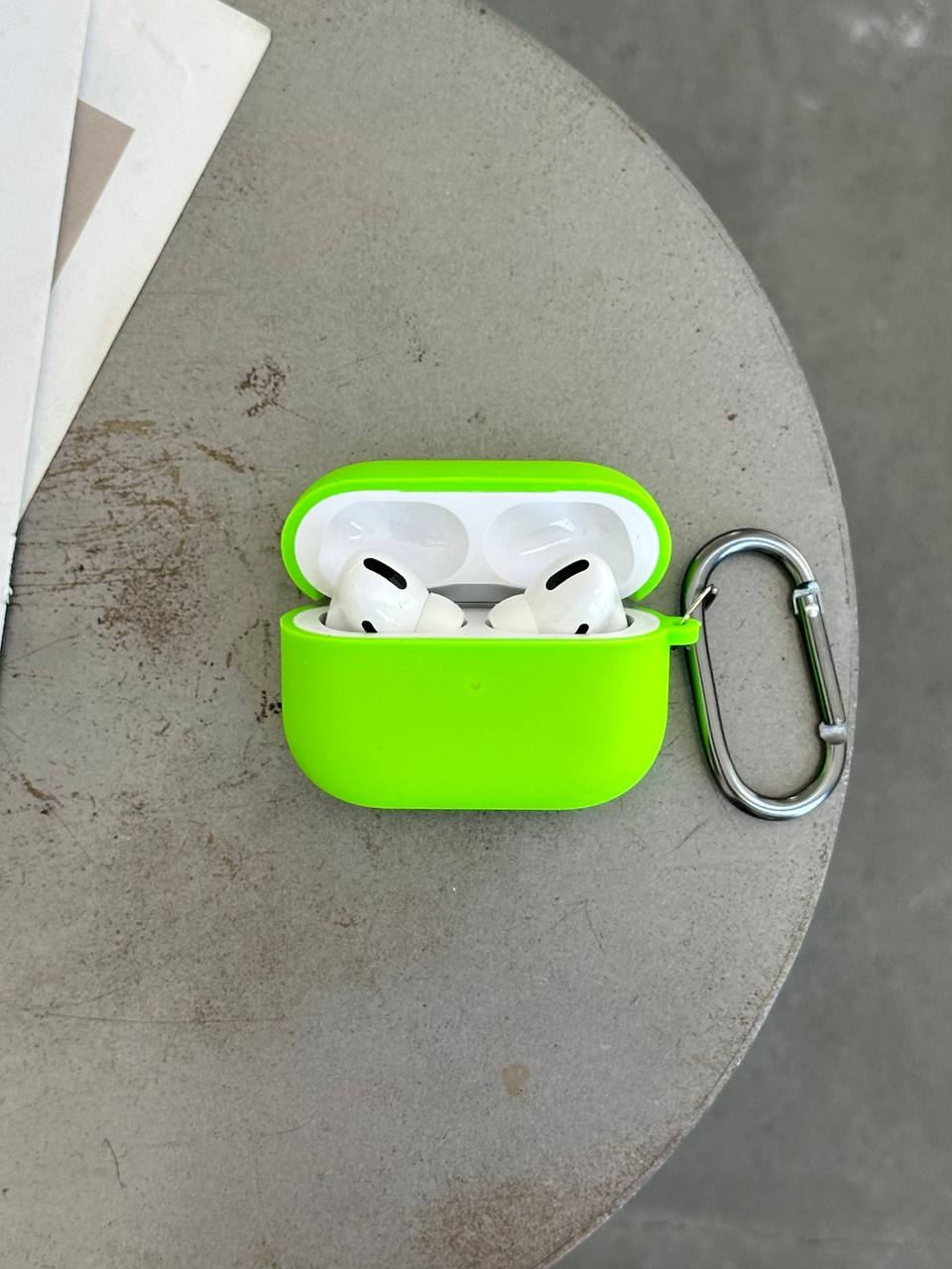 Чехол на AirPods Pro 3 с микрофиброй и карабином Shiny Green (19)