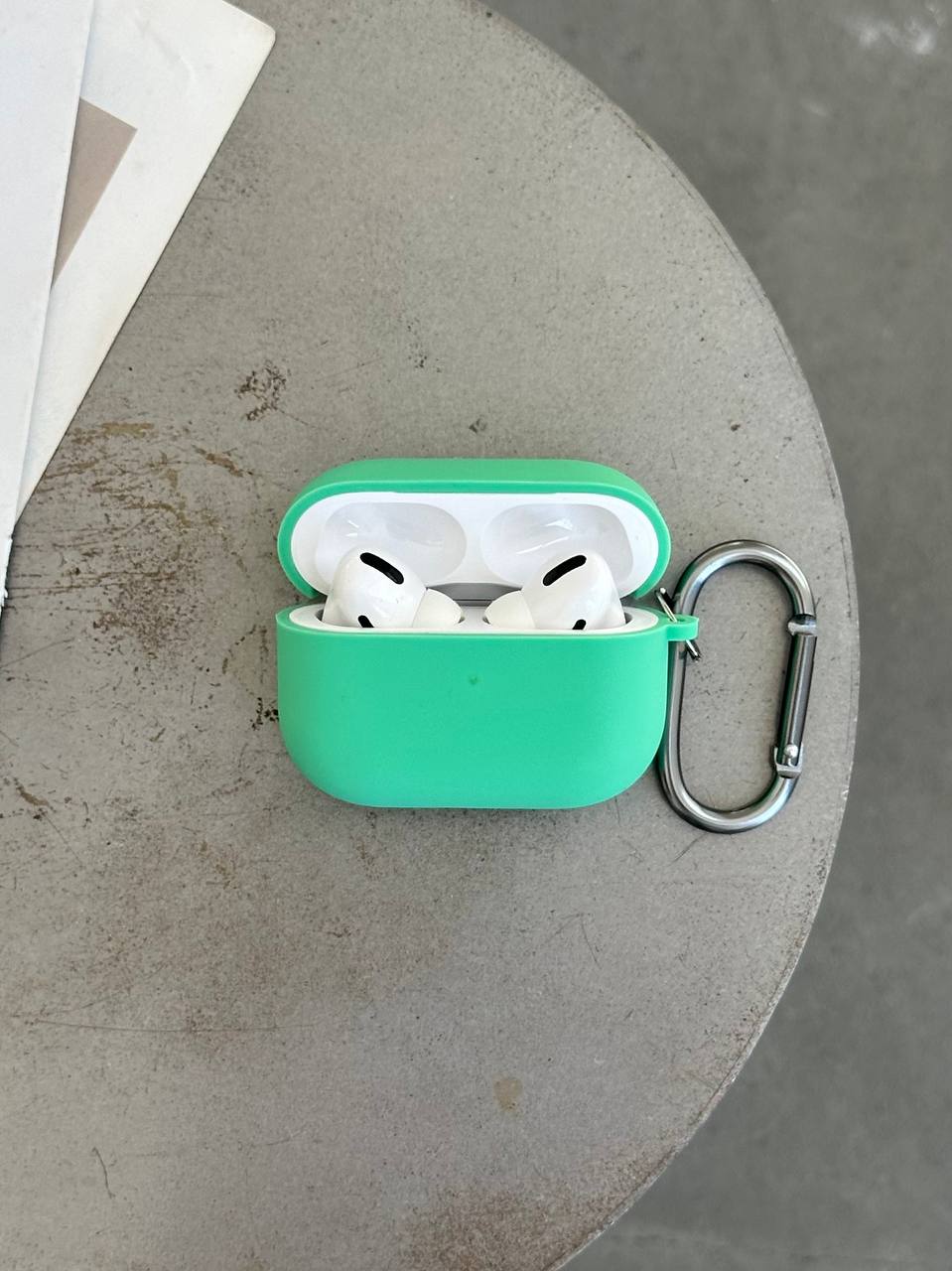 Чохол на AirPods Pro із мікрофіброю та карабіном Spearmint (17)