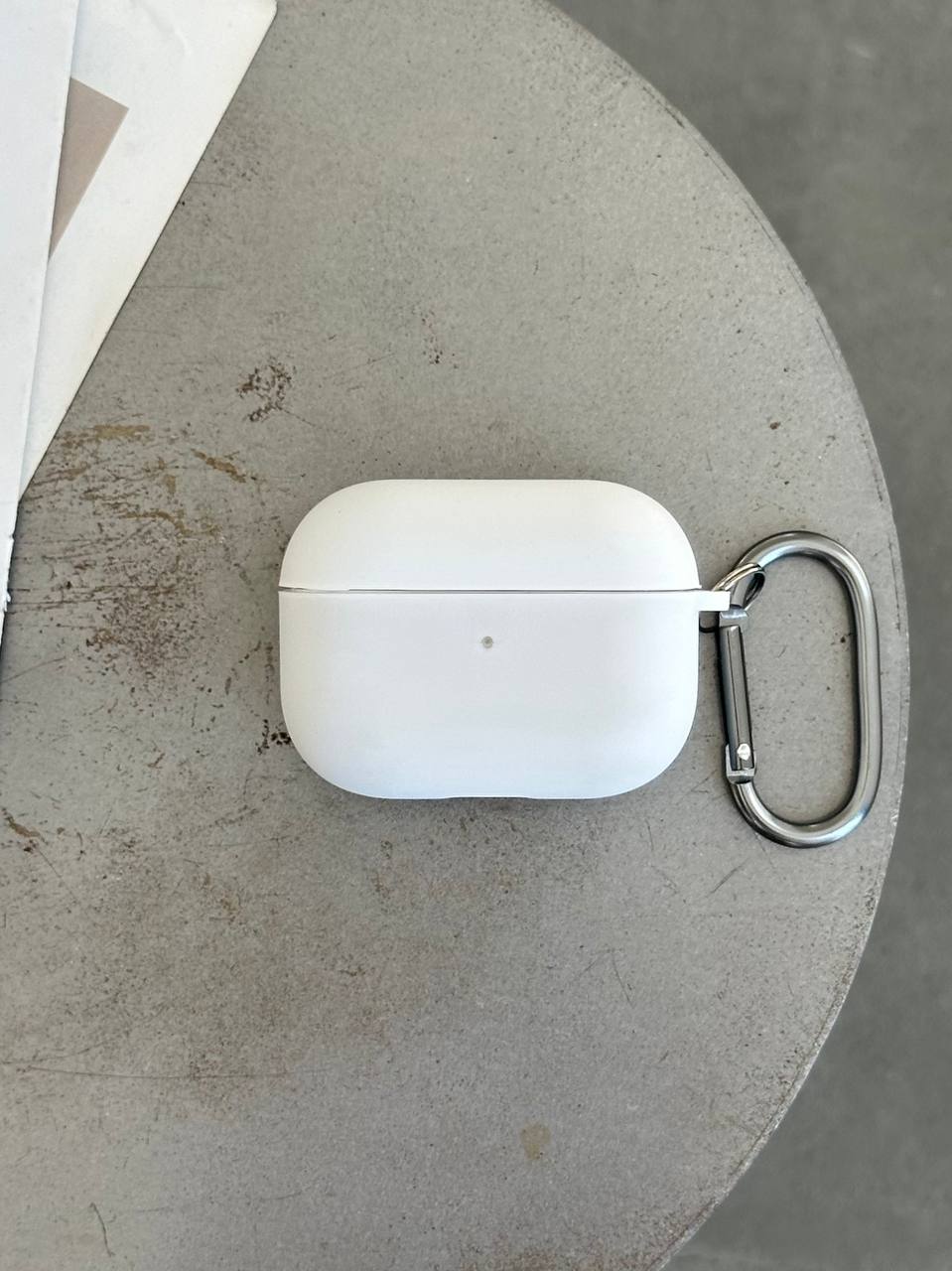 Чехол на AirPods Pro 2 с микрофиброй и карабином White (15)