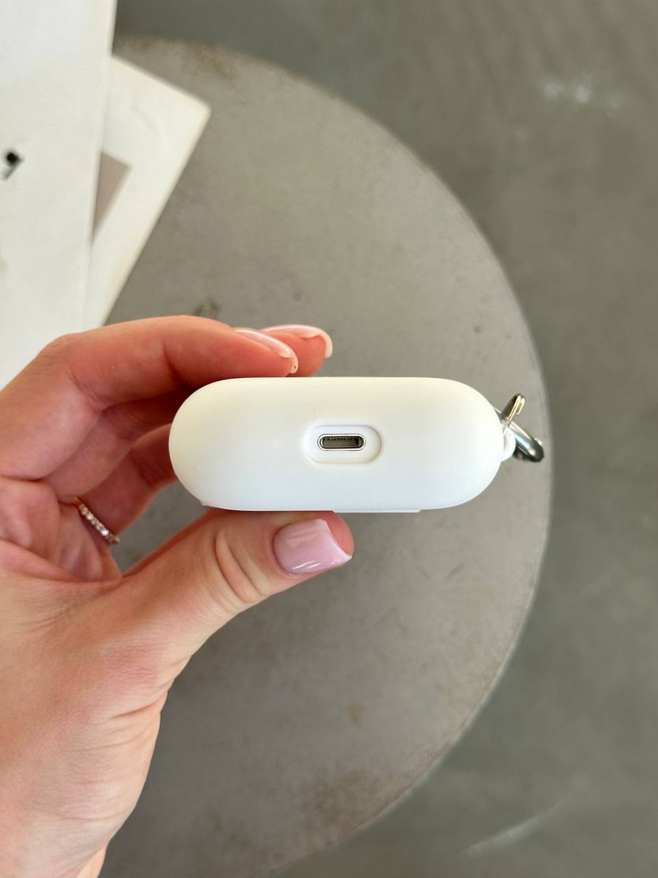 Чохол на AirPods Pro із мікрофіброю та карабіном White (15)