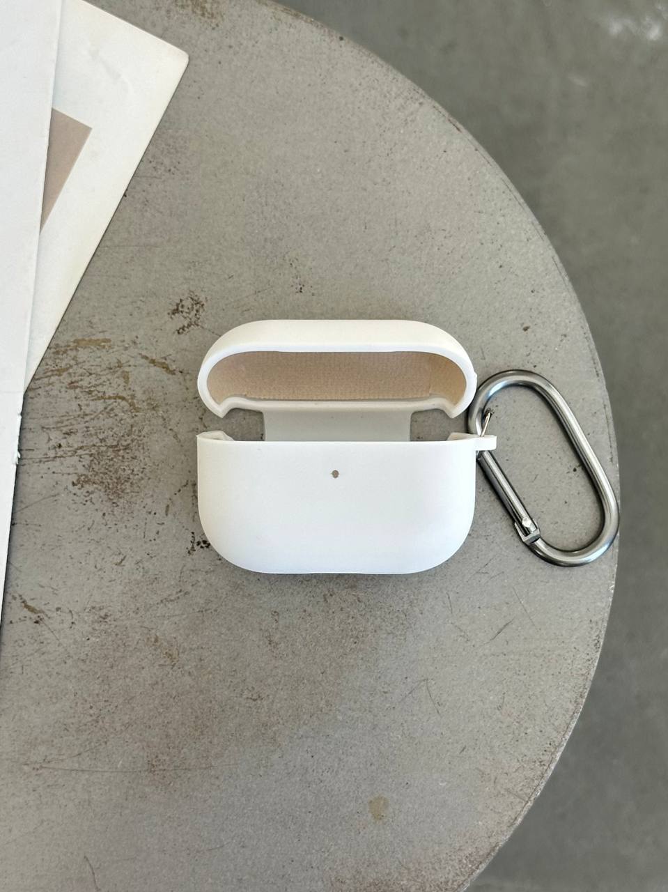 Чохол на AirPods Pro 3 із мікрофіброю та карабіном White (15)