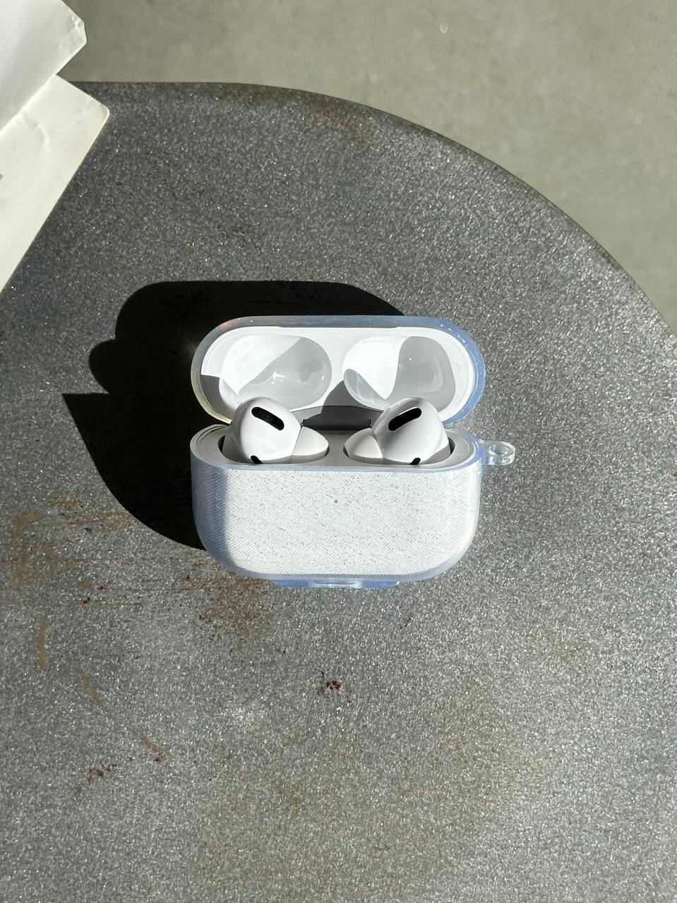 Чехол на AirPods Pro 3 прозрачный с блестками.