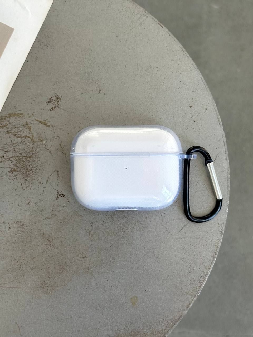 Чохол на AirPods Pro 2 прозорий з карабіном Чохол на AirPods Pro 2 прозорий з карабіном