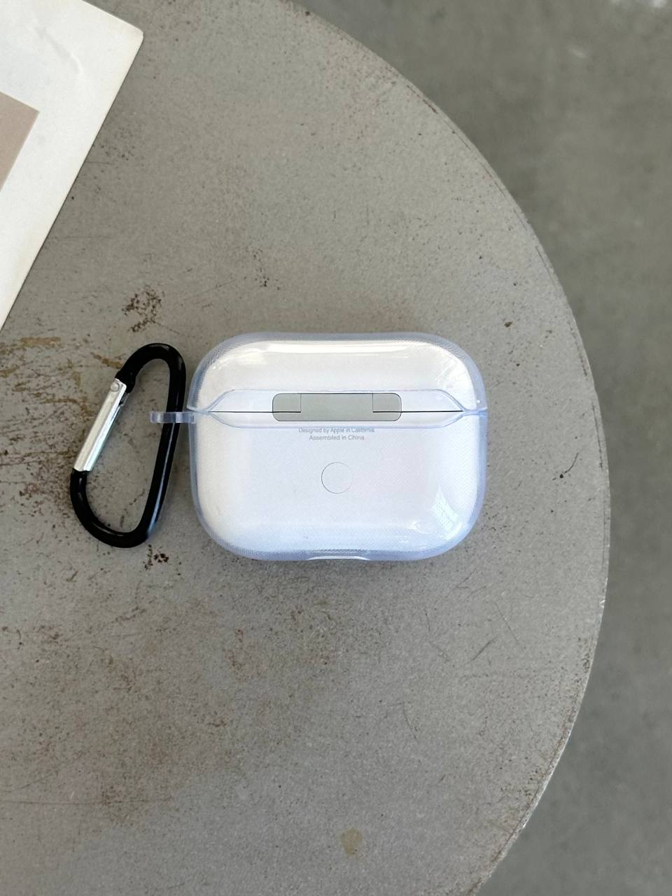 Чехол на AirPods Pro 2 прозрачный с карабином.