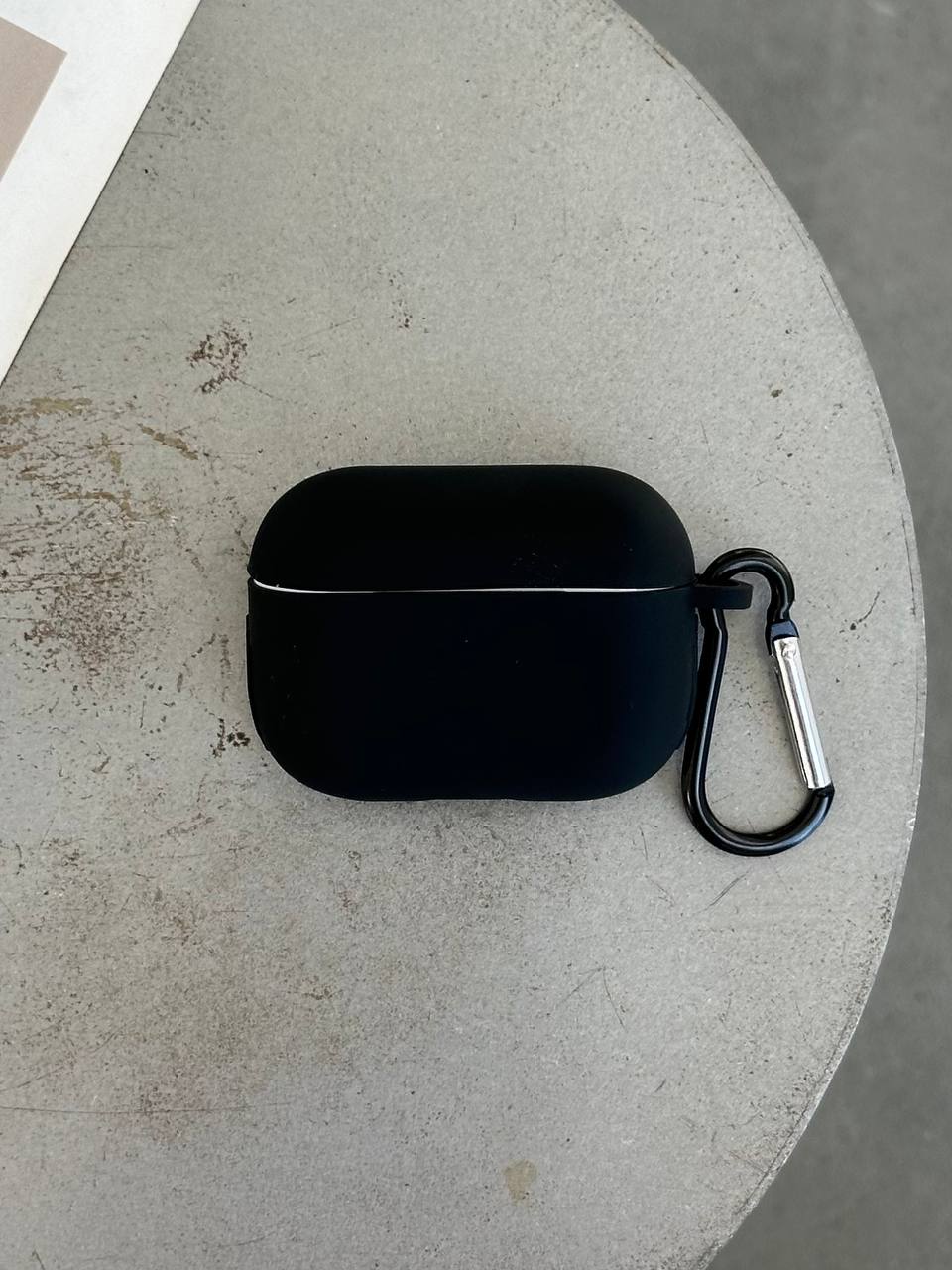 Чехол на AirPods Pro 2 силиконовый с карабином Black (05)