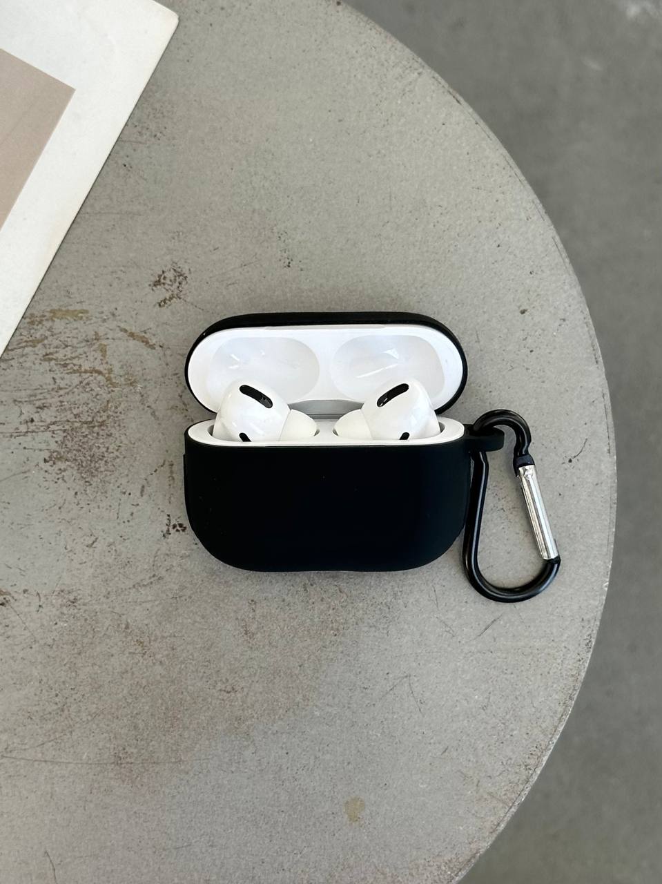 Чохол на AirPods Pro 2 силіконовий із карабіном Black (05)