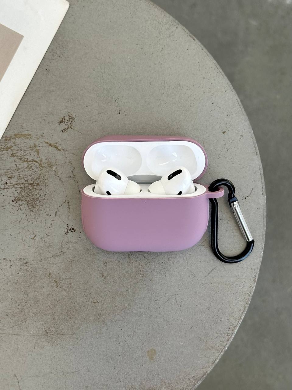 Чехол на AirPods Pro силиконовый с карабином Blueberry (10)