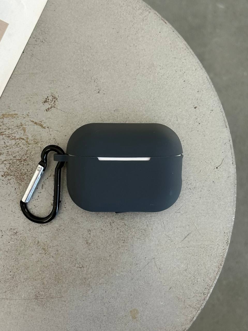 Чохол на AirPods Pro 2 силіконовий із карабіном Graphite (09)