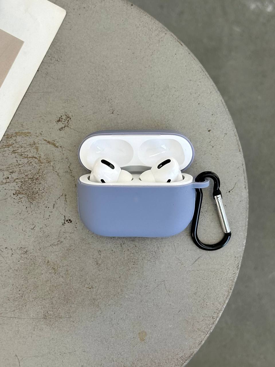 Чехол на AirPods Pro 2 силиконовый с карабином Lavander Grey (11)