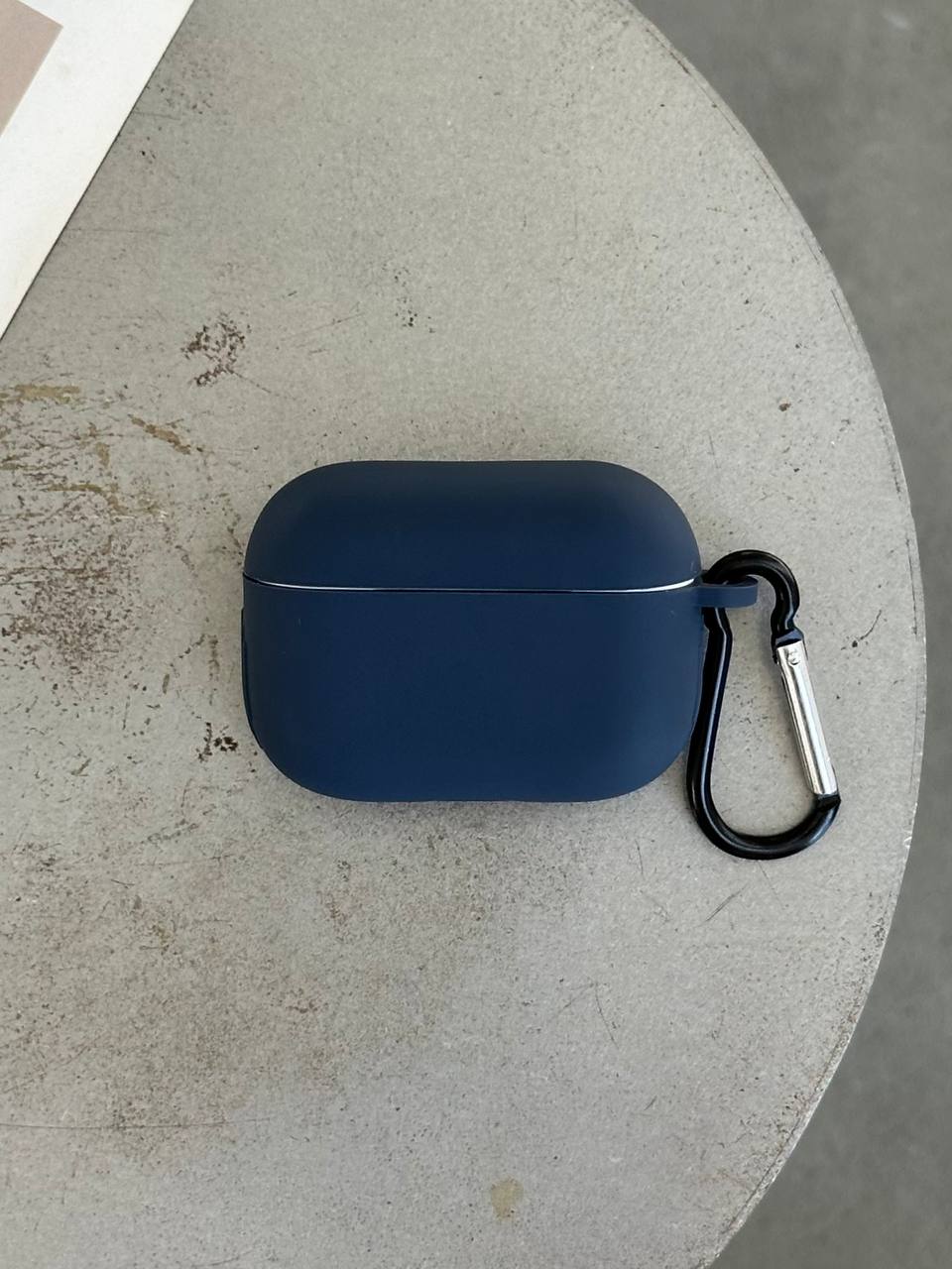 Чохол на AirPods Pro 2 силіконовий із карабіном Midnight Blue (01)