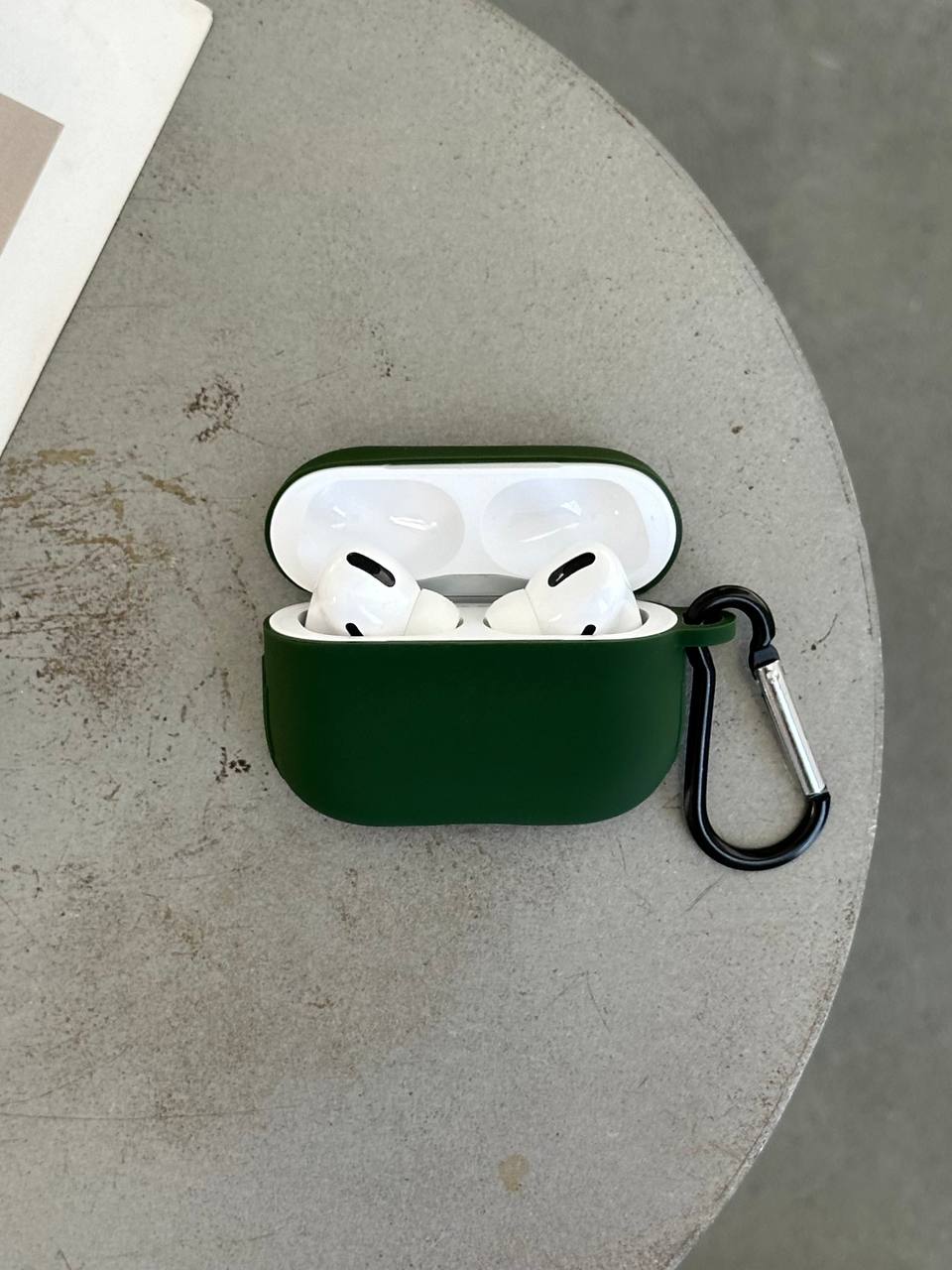 Чехол на AirPods Pro силиконовый с карабином Pacific Green (18)