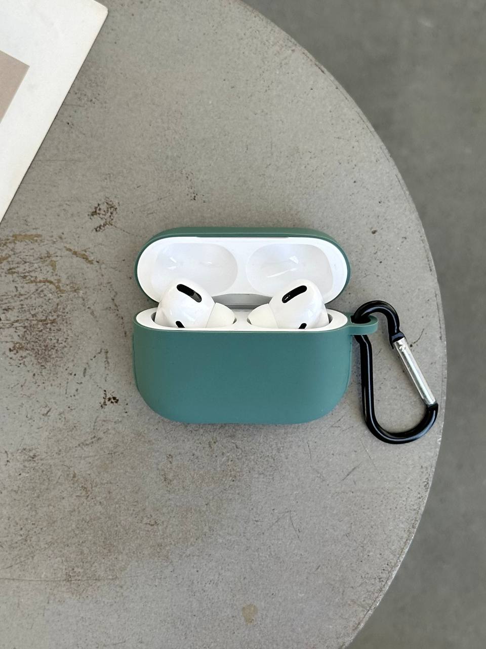 Чехол на AirPods Pro 2 силиконовый с карабином Pine Green (21)