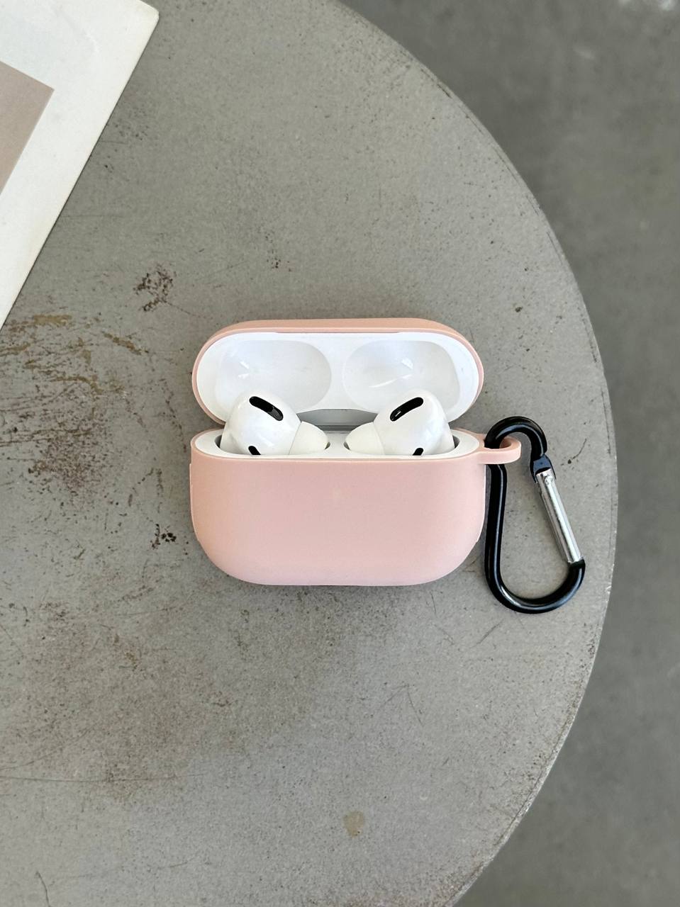 Чохол на AirPods Pro силіконовий із карабіном Pink Sand (07)