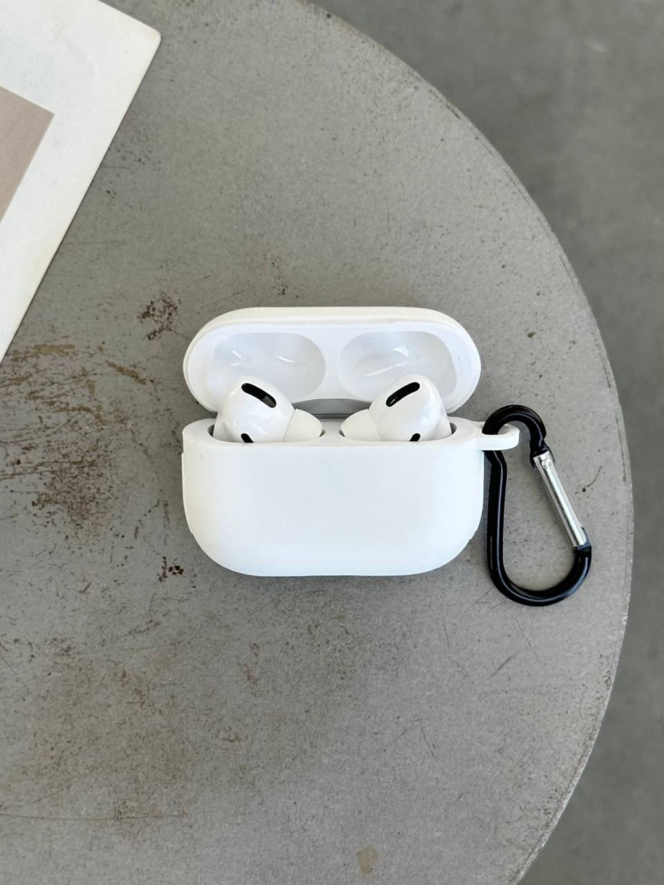 Чохол на AirPods Pro силіконовий із карабіном White (02)