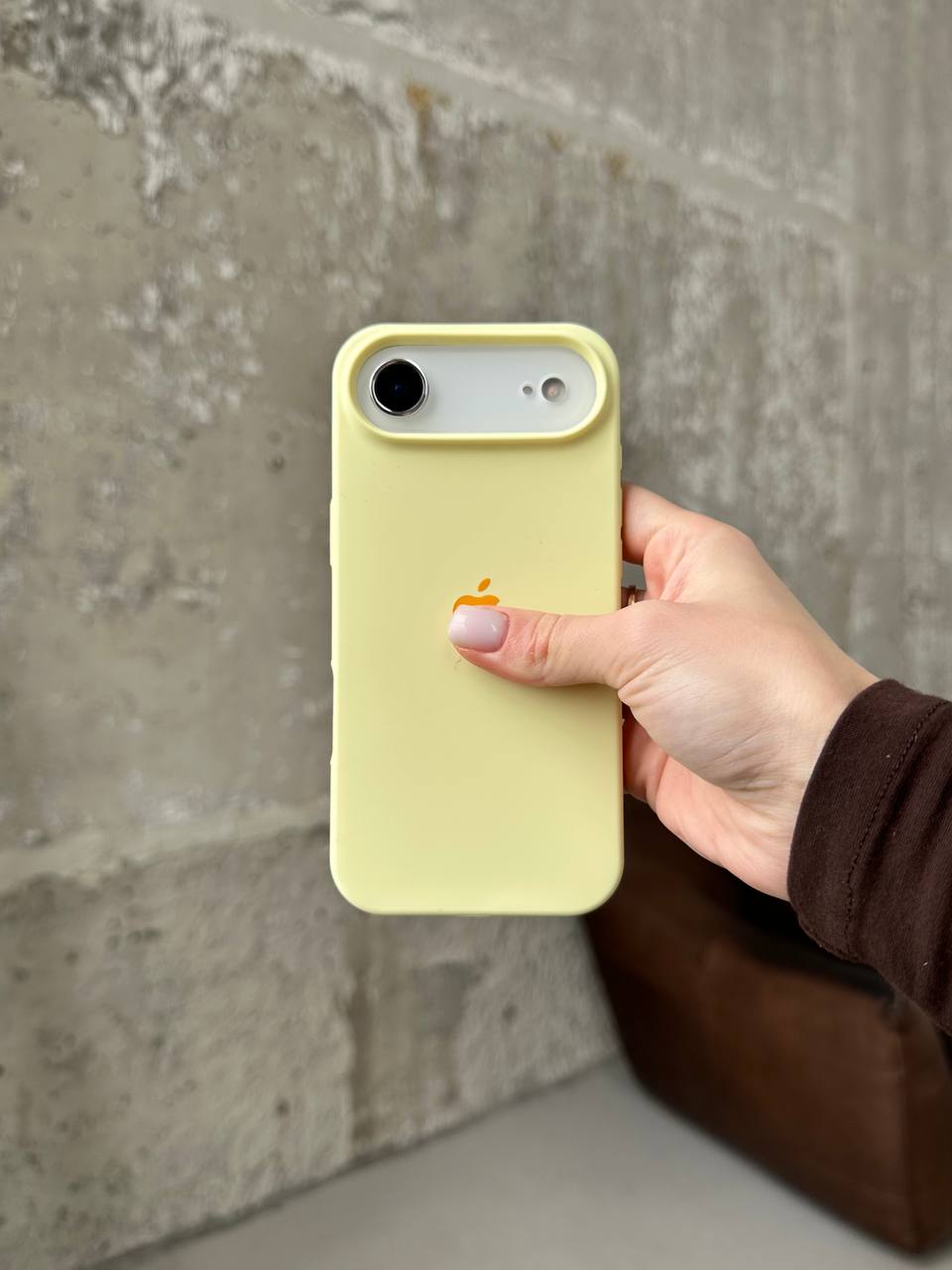 Чехол Silicone case с открытой камерой на iPhone 17 Air Cream Yellow (41)